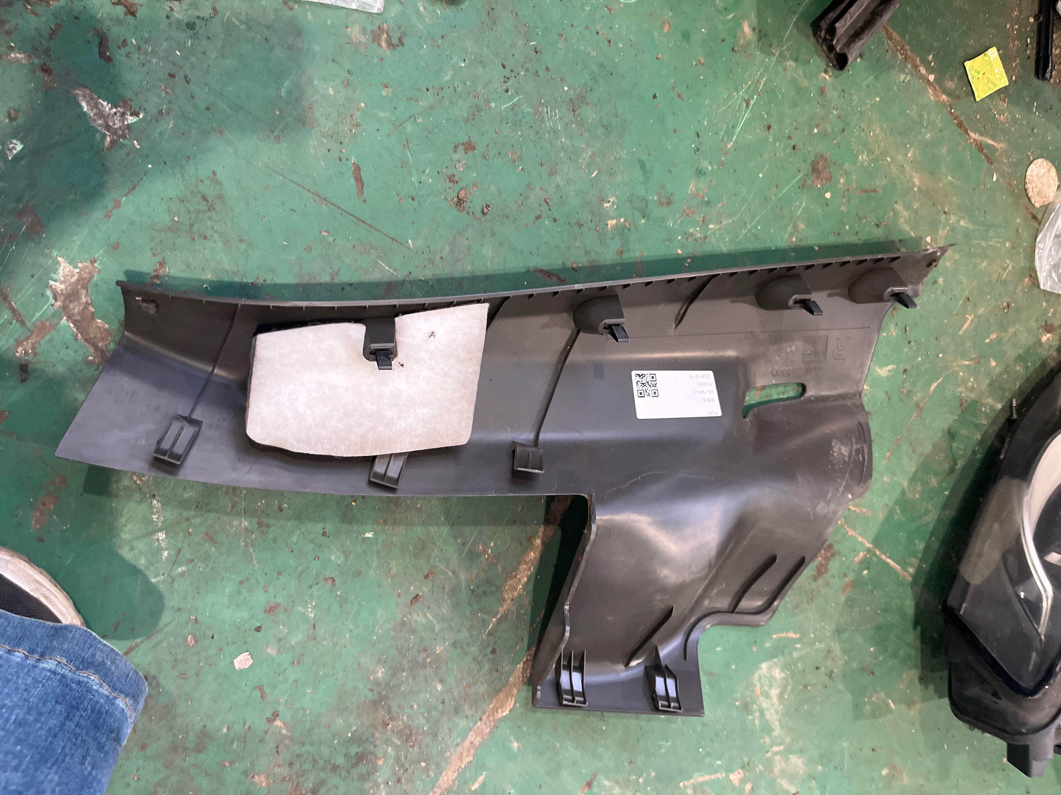 4L0867768A C柱内衬(右下)