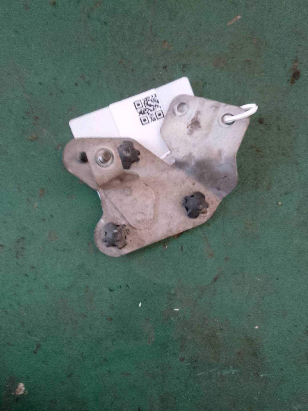 64219343670 冷凝器支架