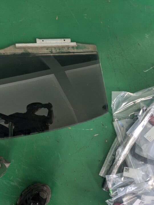 681300D230 Rear Door Glass, Right