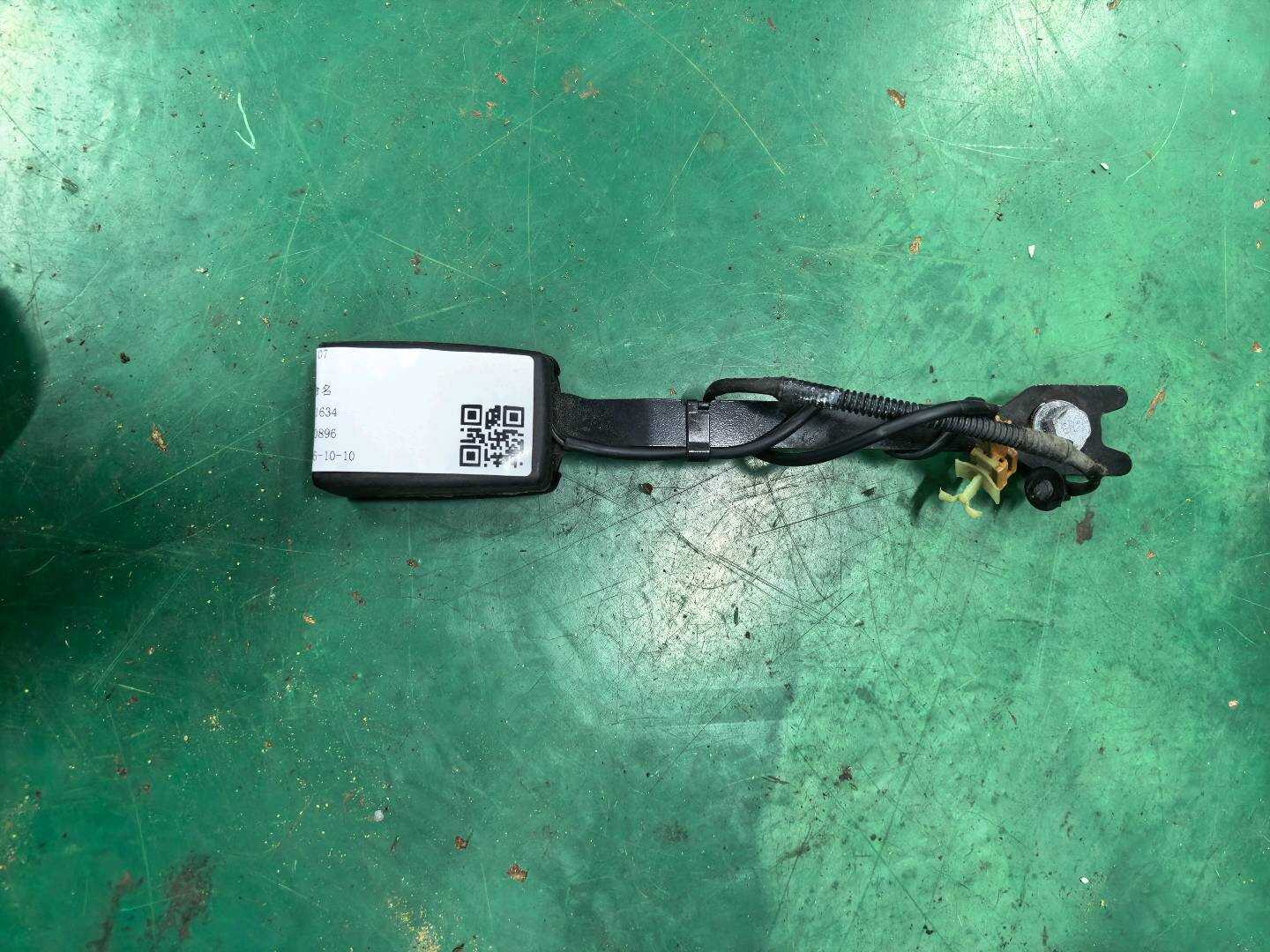 8040026300 前排左侧安全带锁扣