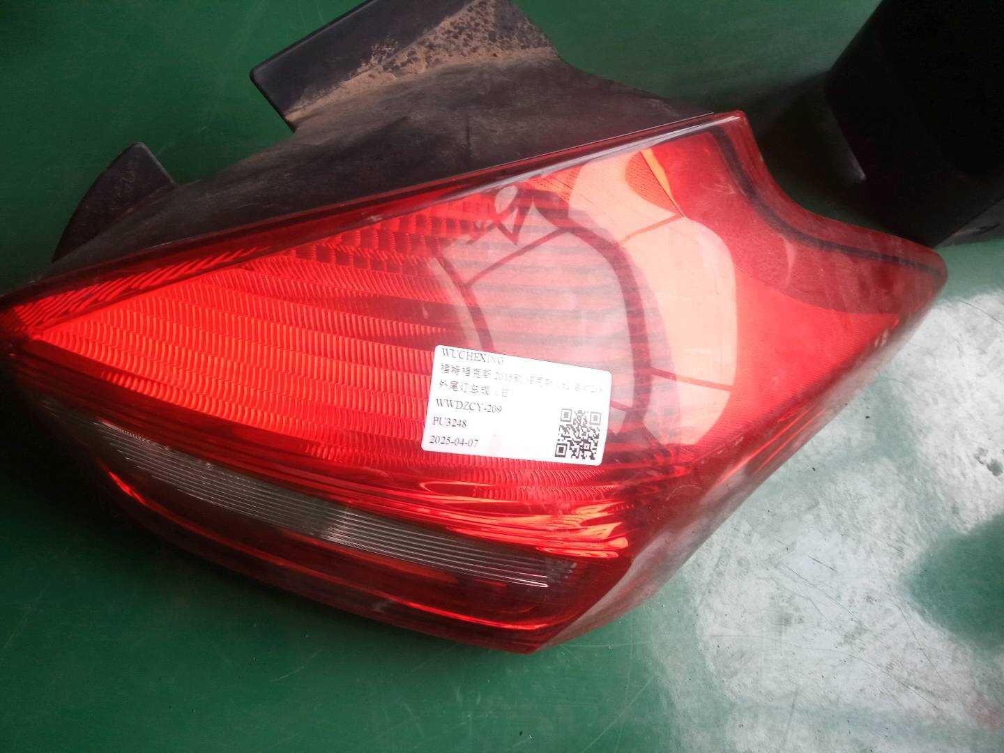 F1EB13404NC 外尾灯总成（右）