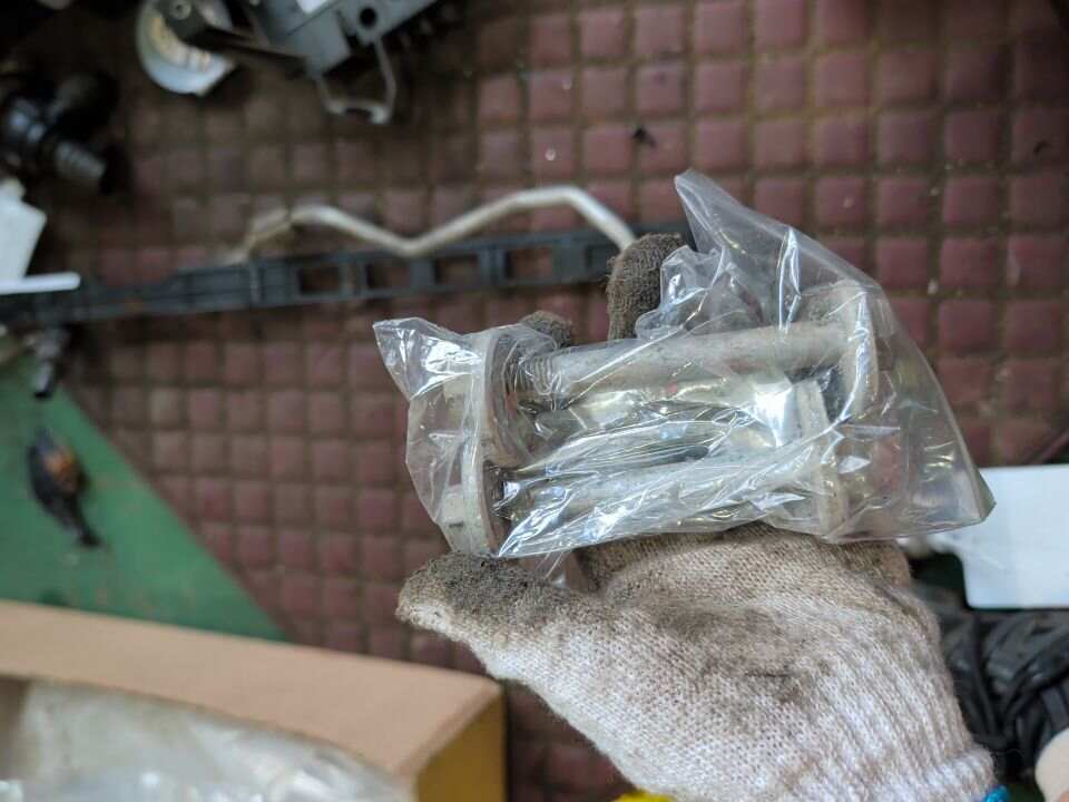 97034121700 Bolt