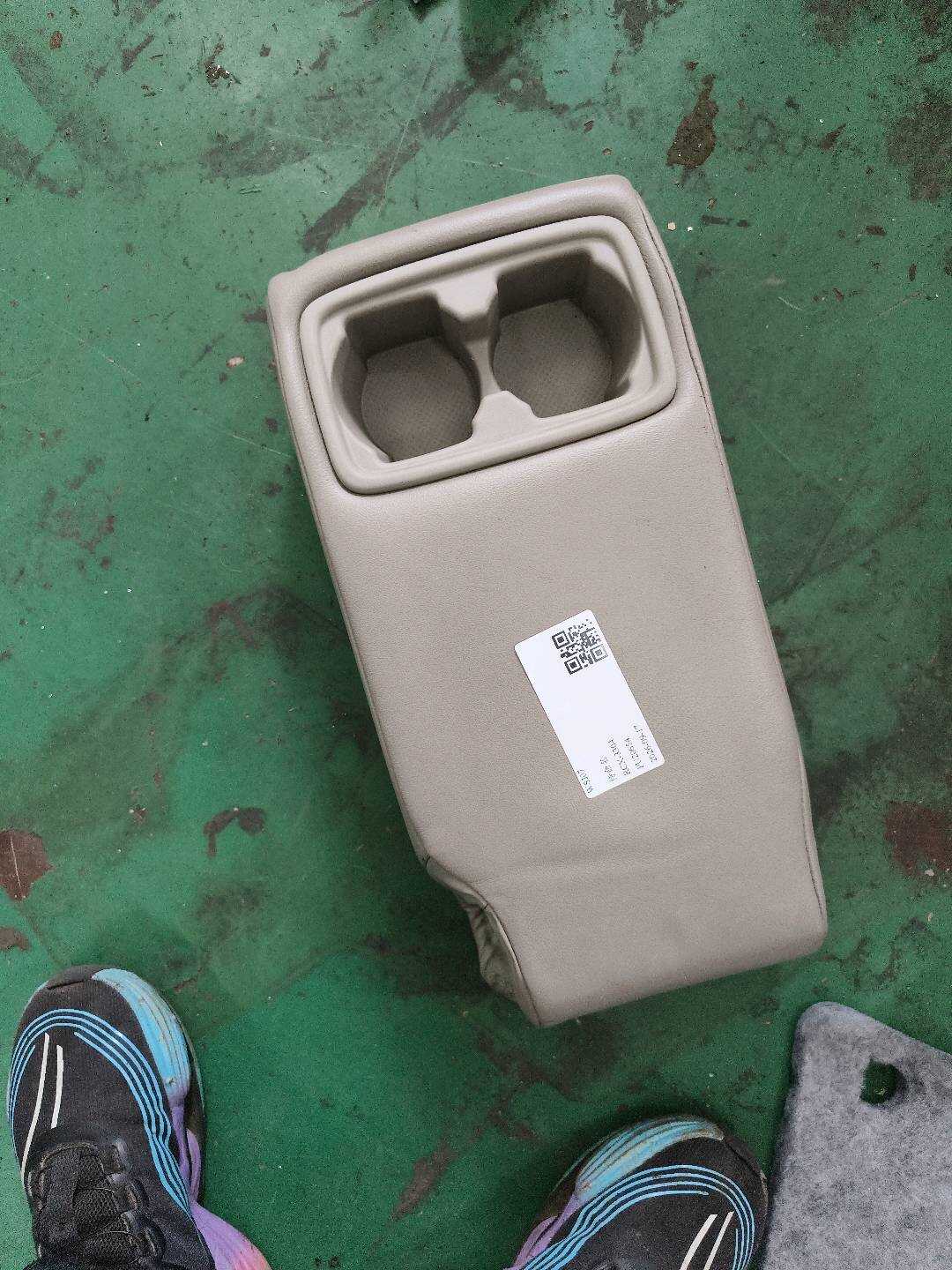 7283033410E0 后排座椅中央扶手箱