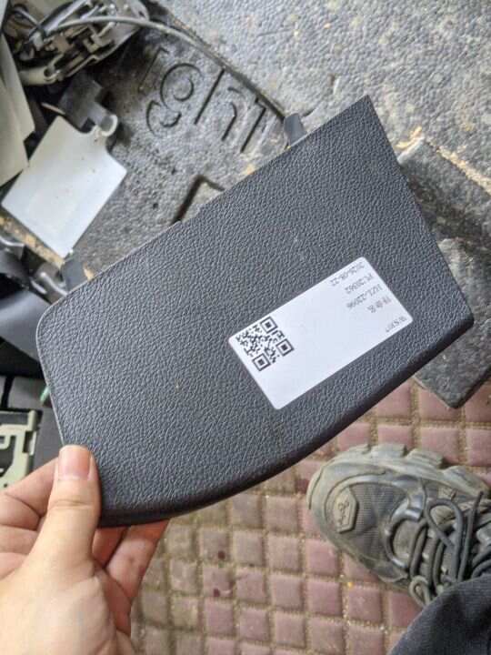 51497332356 尾门内饰板盖板(右)