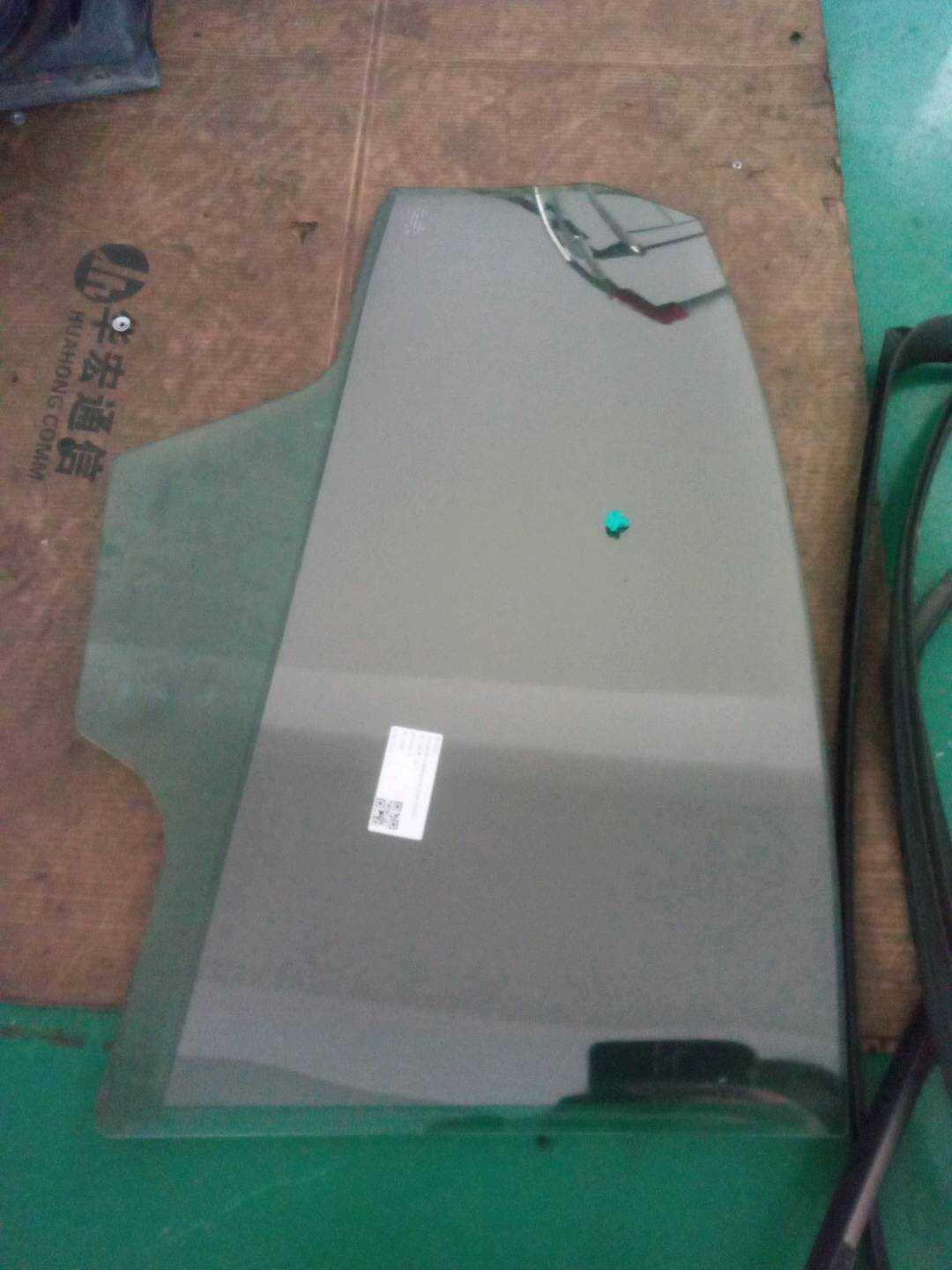9071901 Rear Door Glass, Left