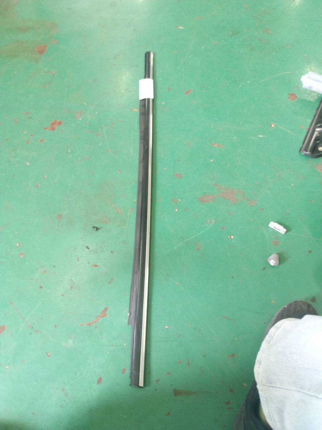A1697351565 后门玻璃压条（左外）