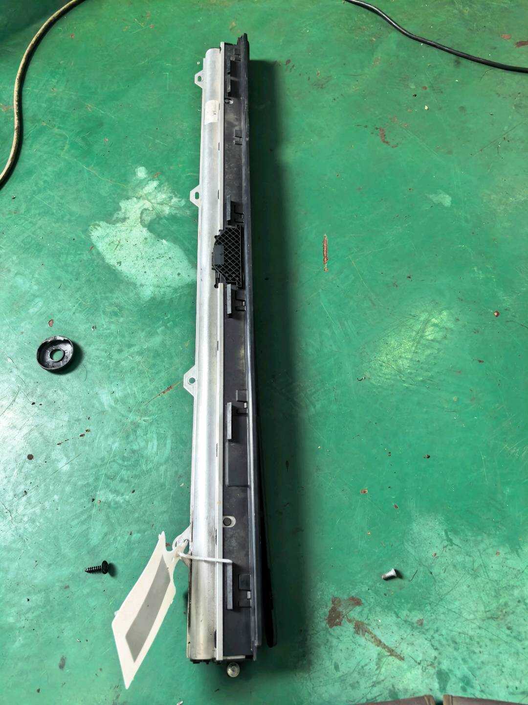51359156528 后门遮阳帘(右)