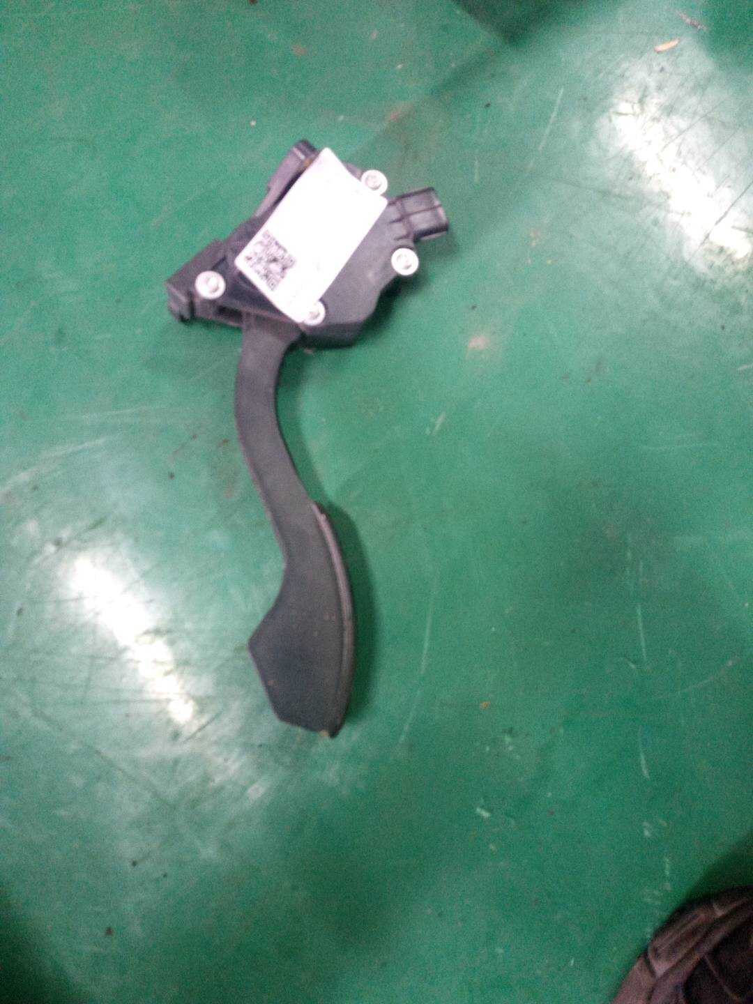 7811042012 Accelerator Pedal
