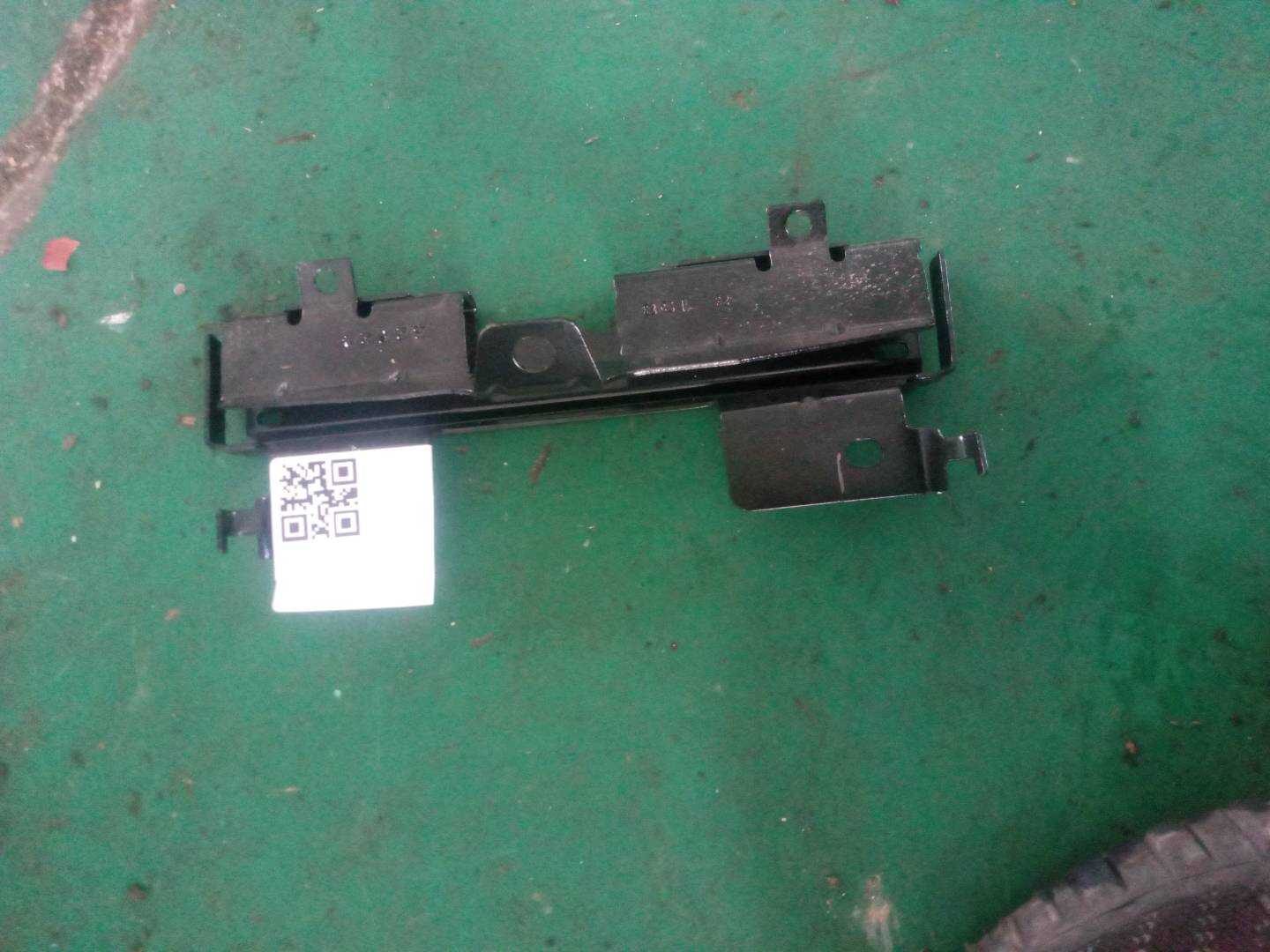 51447428734 发动机装饰罩支架(右前)