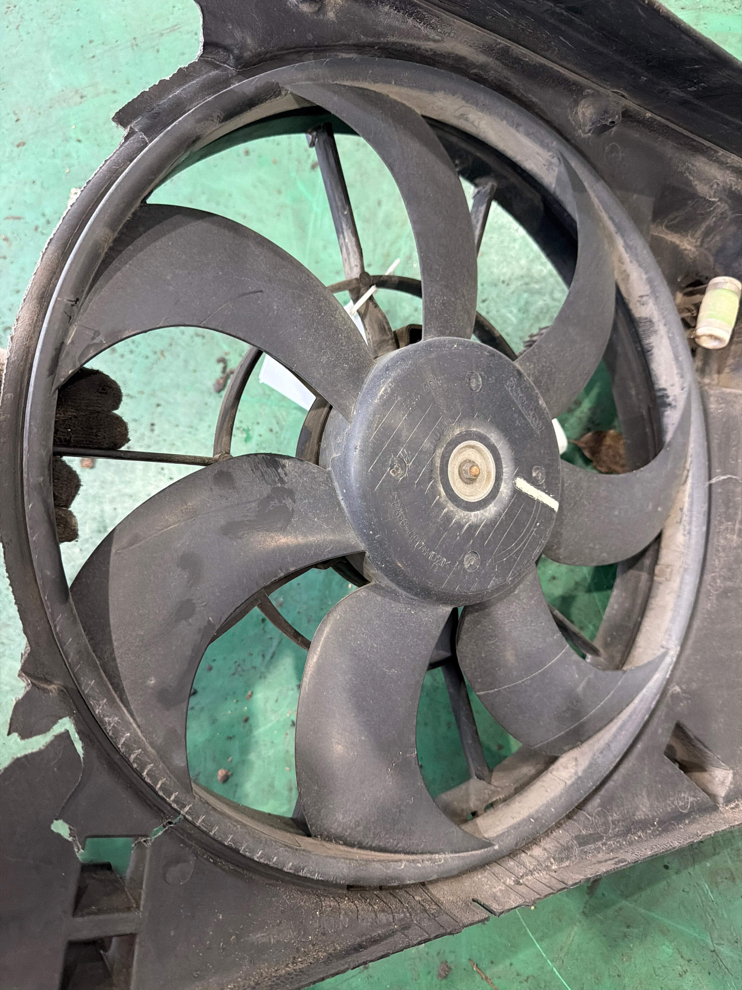 252311R390 Radiator Fan Blade
