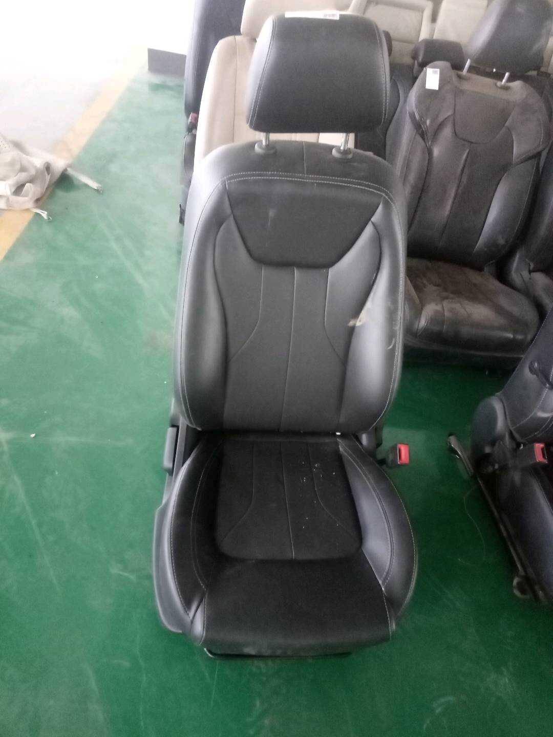 106805057800689 副驾驶员座椅总成