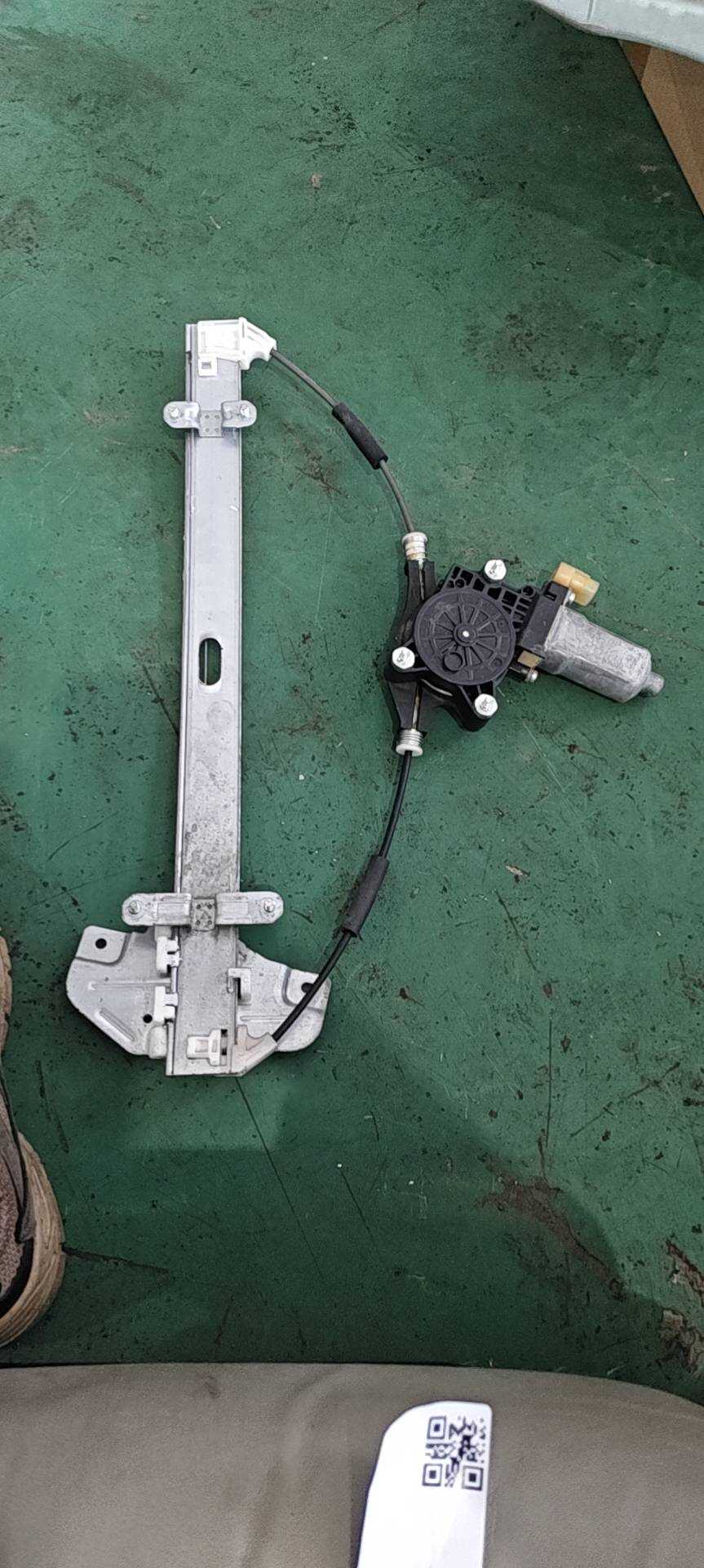 824011X000 前门玻璃升降器总成(左)