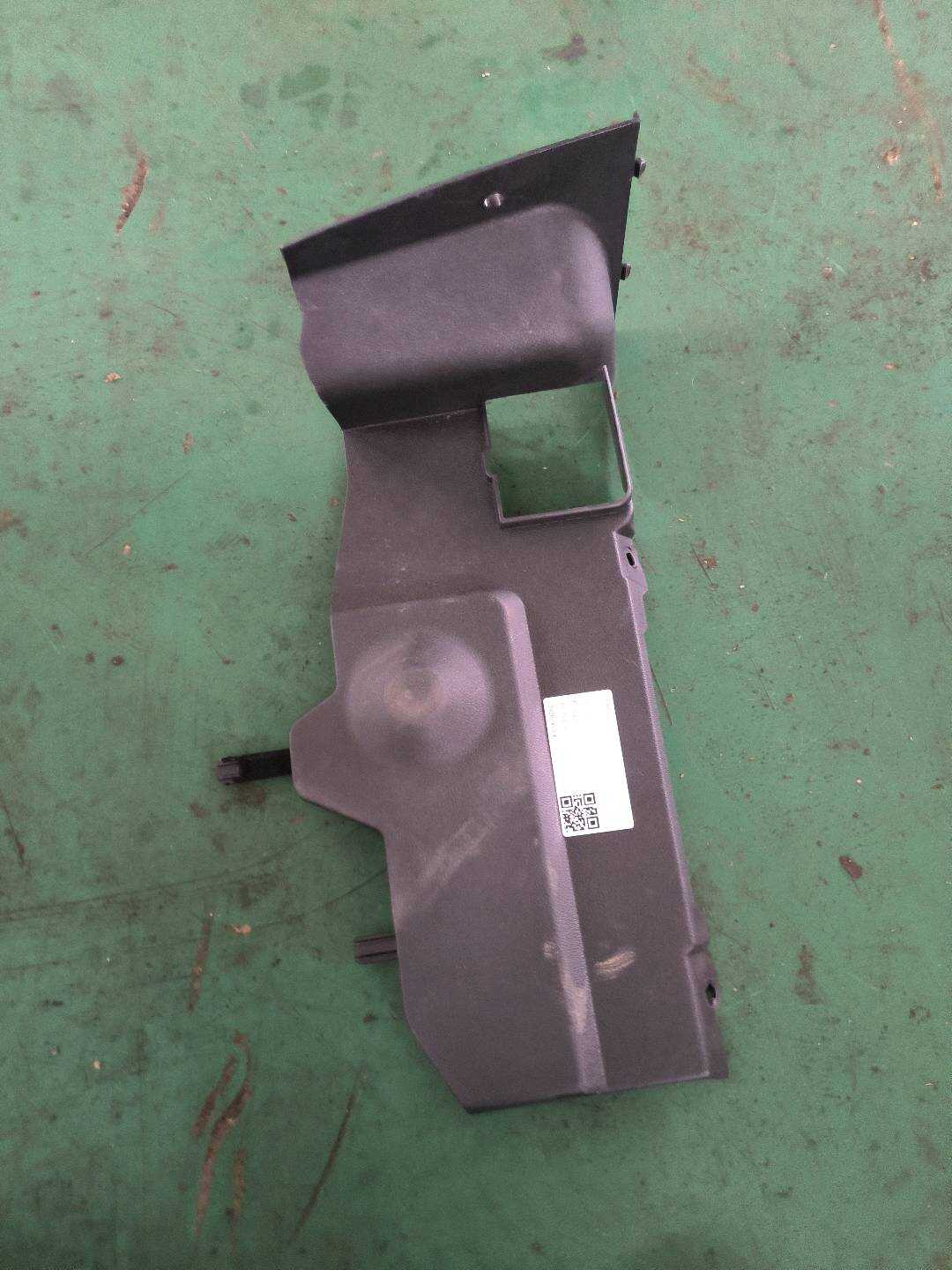 101803347601742 副仪表板右前挡板
