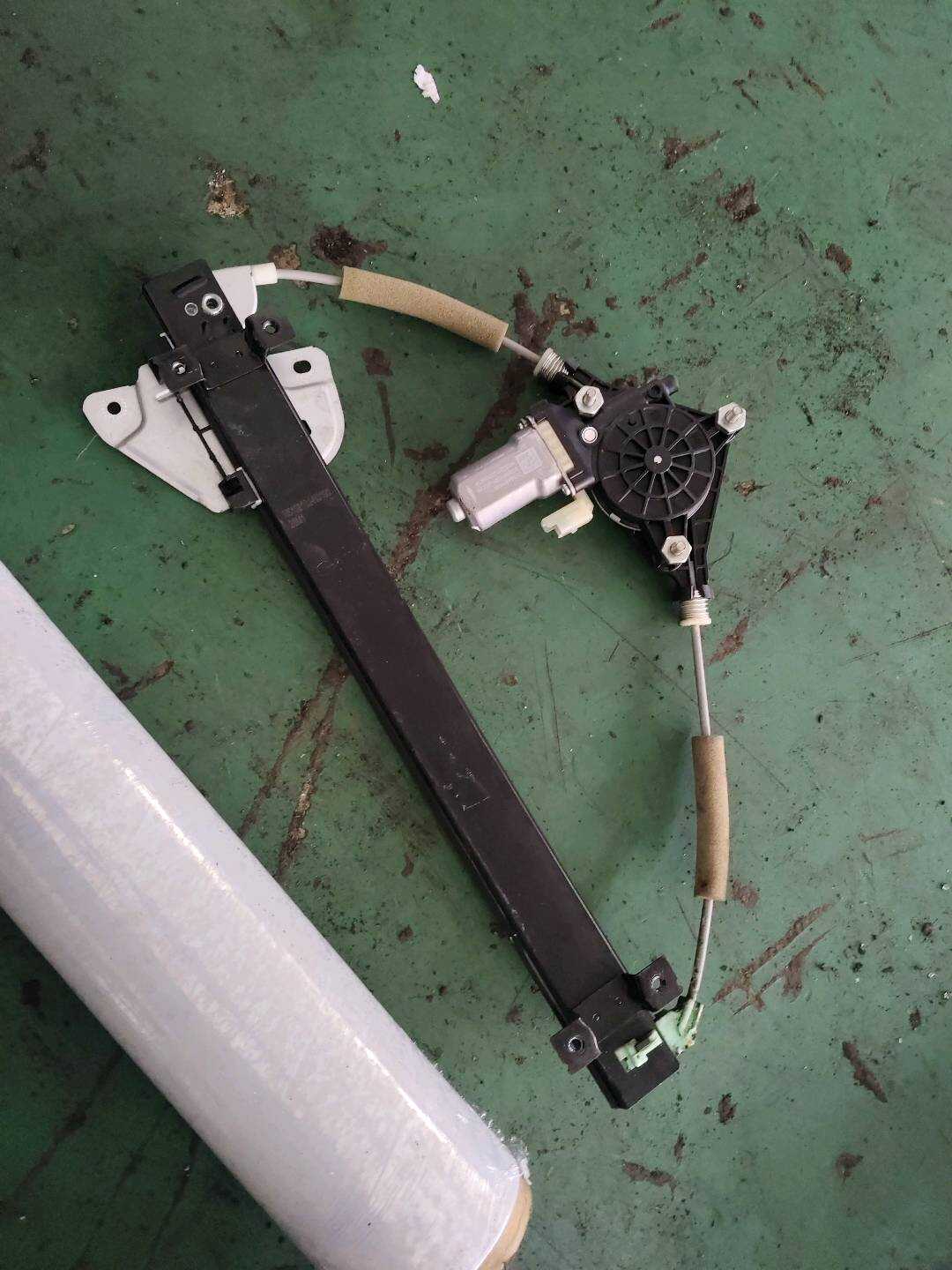 B012405 Left Rear Door Window Regulator