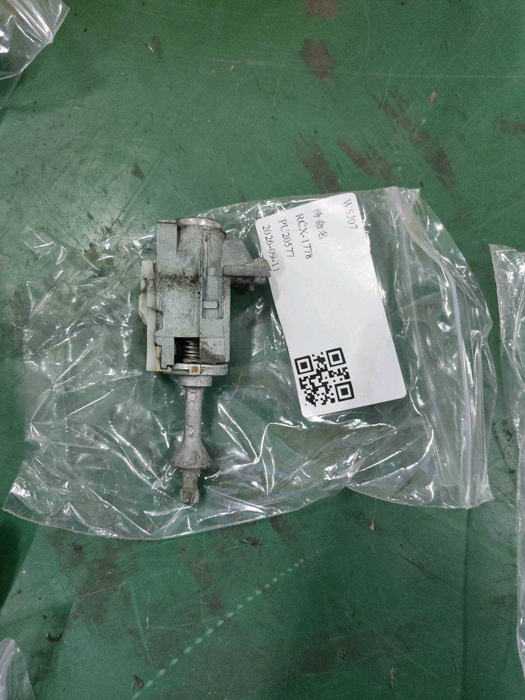 51217199853 前门锁芯(左)