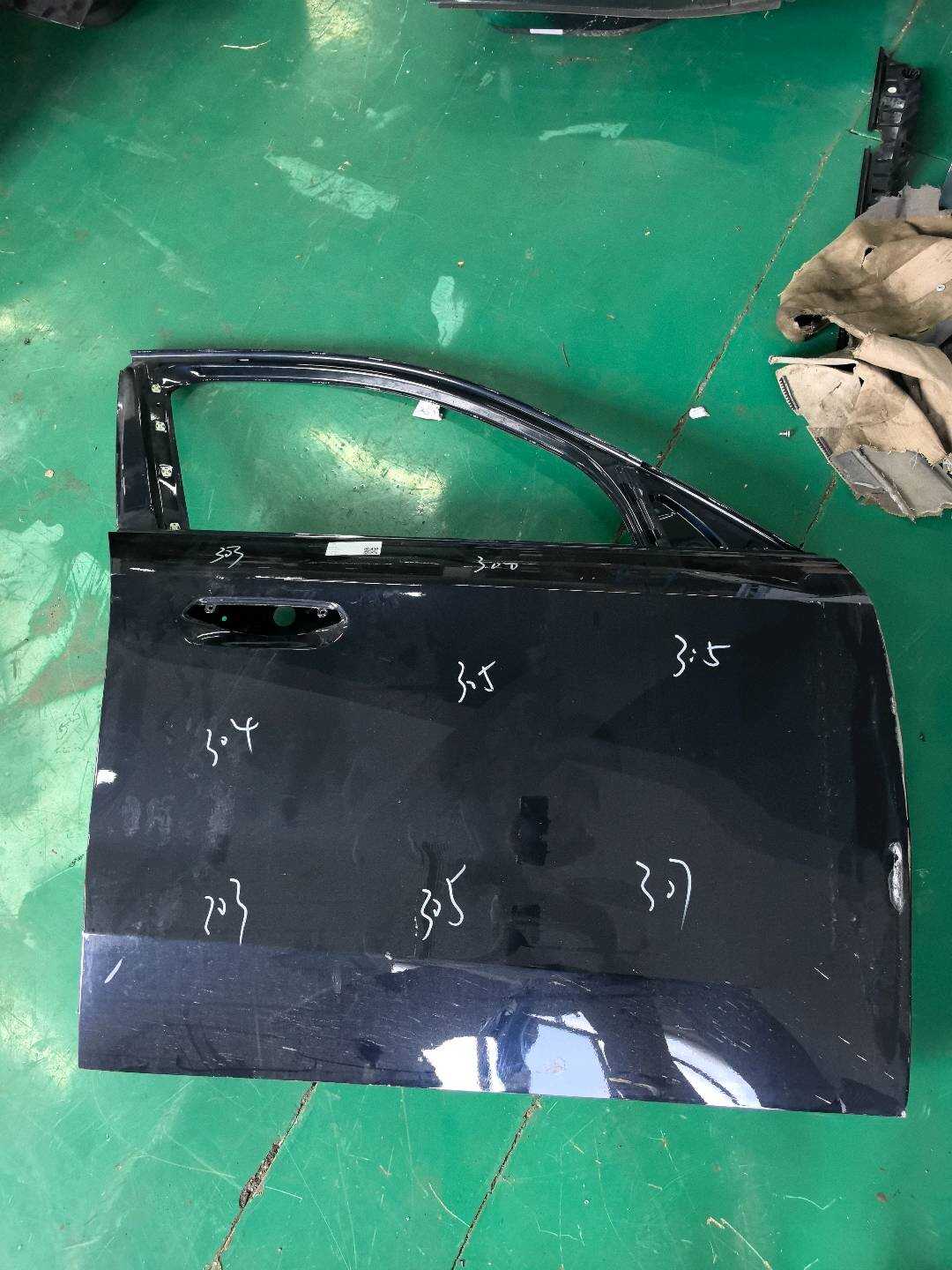 41518464358 前门壳(右)