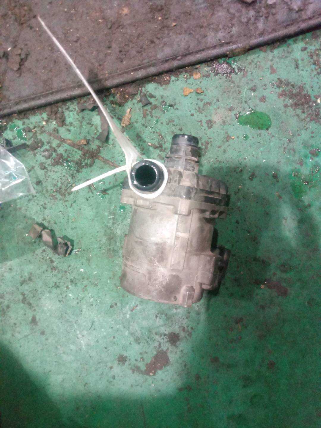 11517566335 涡轮增压器水泵