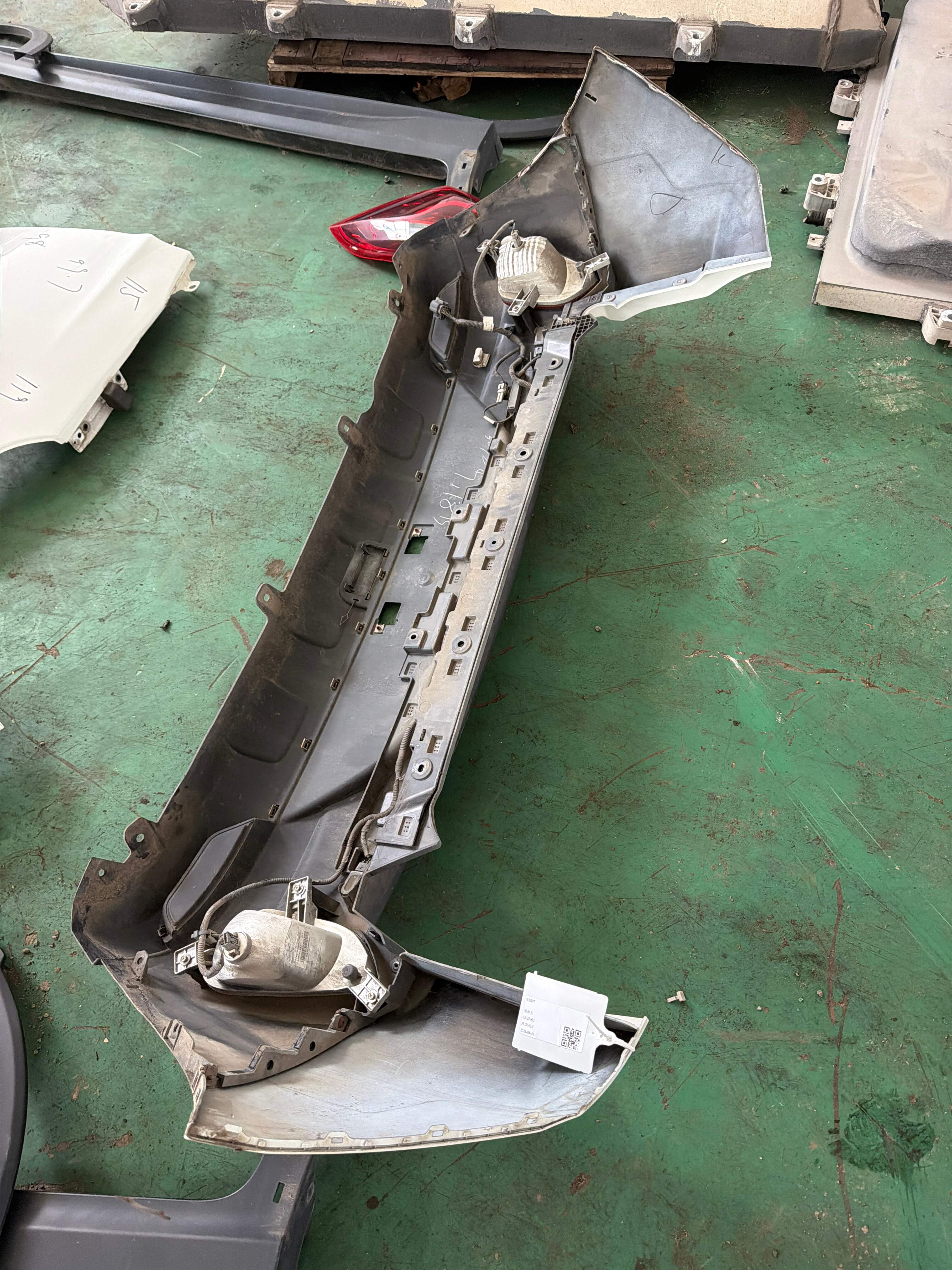 SCH2804113 Rear Bumper Cover