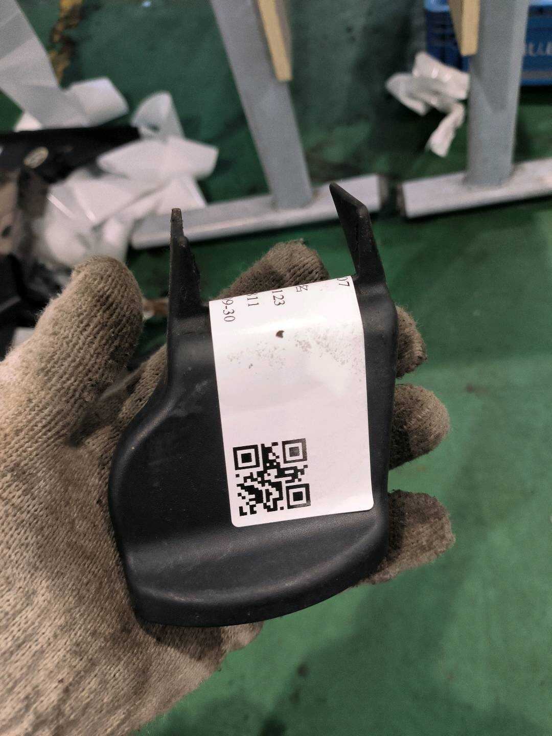 6077112800742 左前座椅左后支架装饰罩