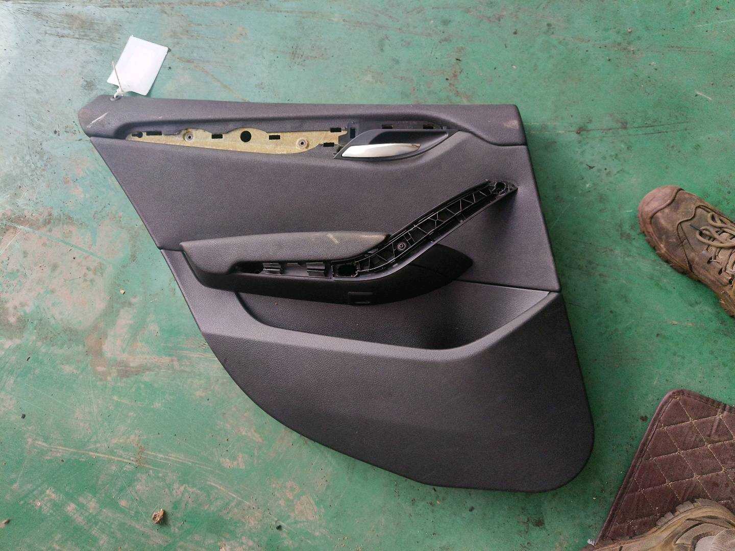 51427327237 后门内饰板(左)