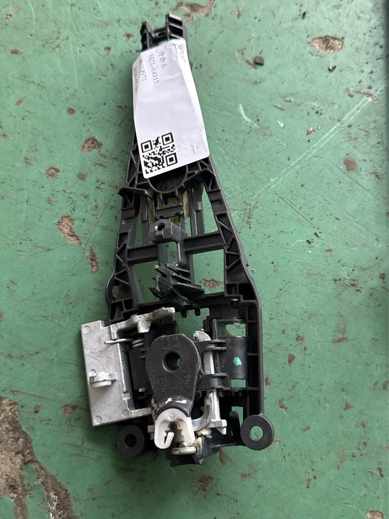 13576837 Front Door Outer Handle Mounting Frame, Left