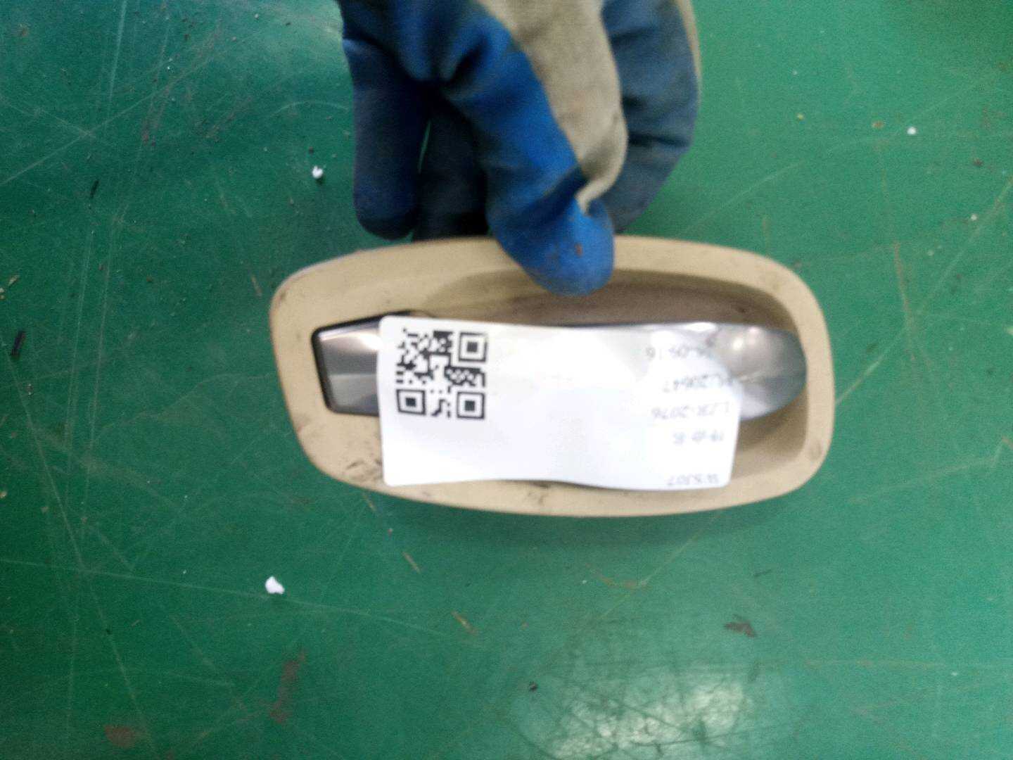 51219112600 前门内拉手(右)
