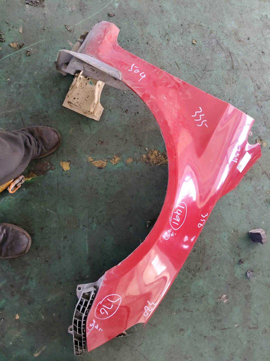 10171952 Front Fender, Right