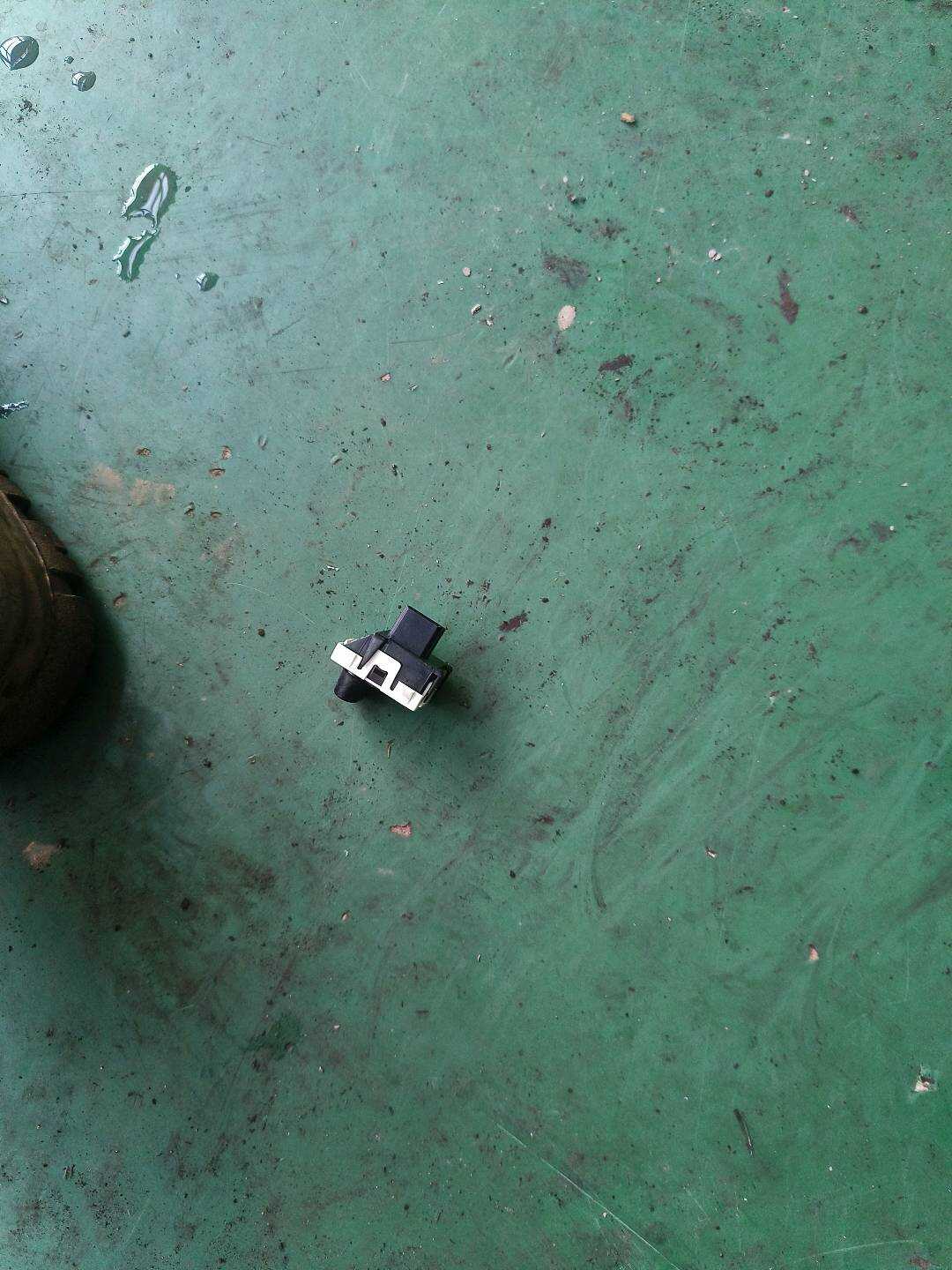 64116944017 车外光线传感器
