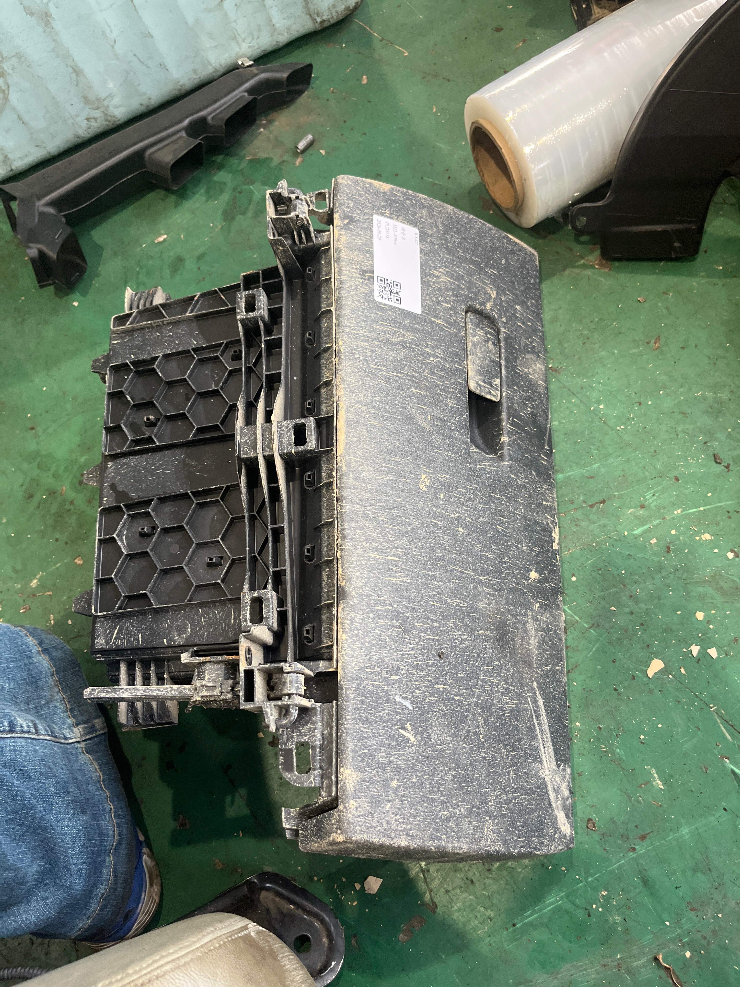 51169864984 Dashboard Glove Box