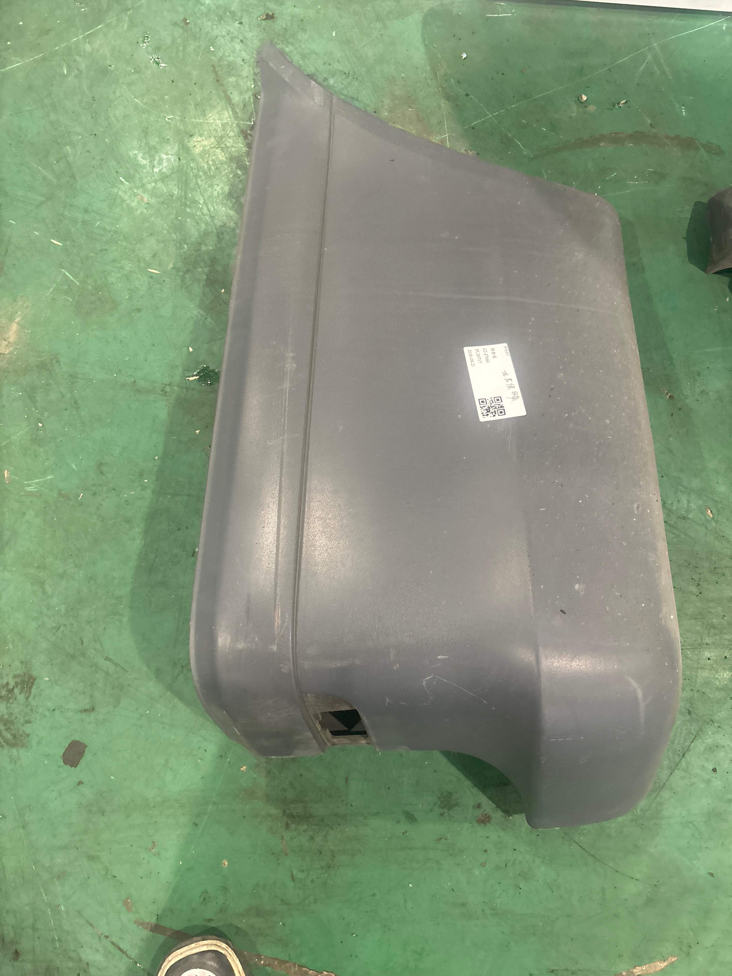 A63688024717G99 后保险杠包角(右)
