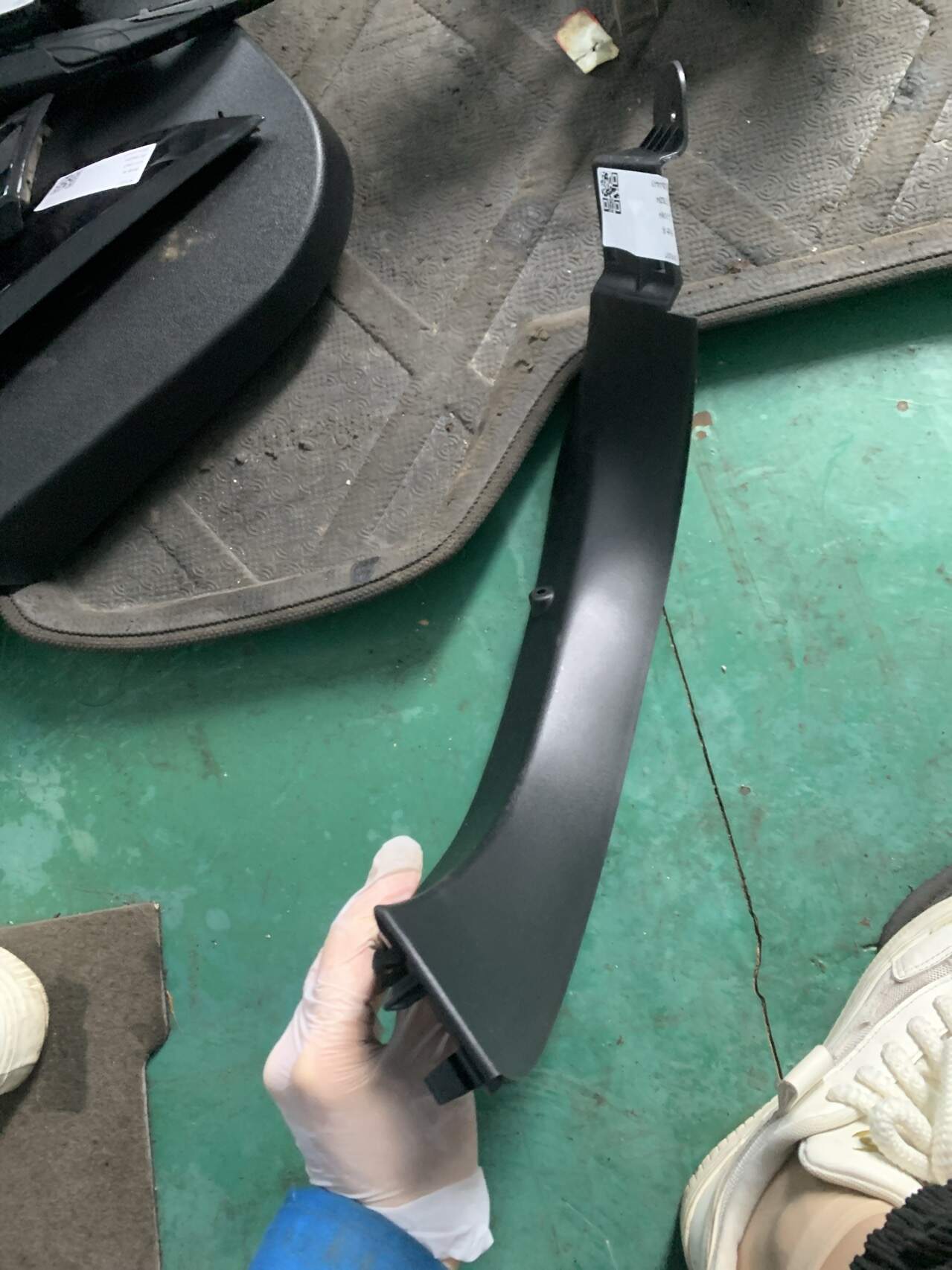 98057873ZD 尾盖内饰板(右上)