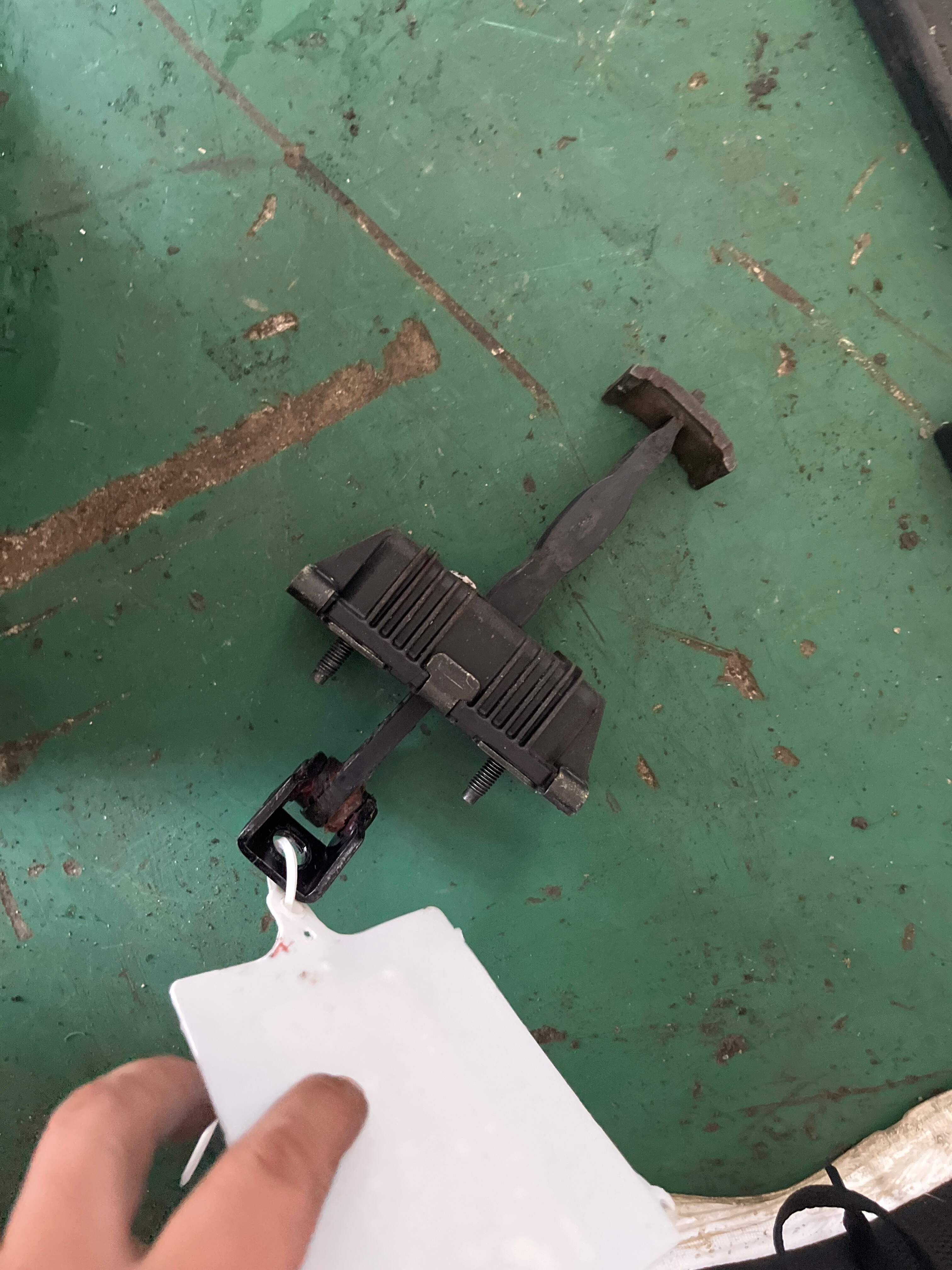 LR006290 后门限位器（右）