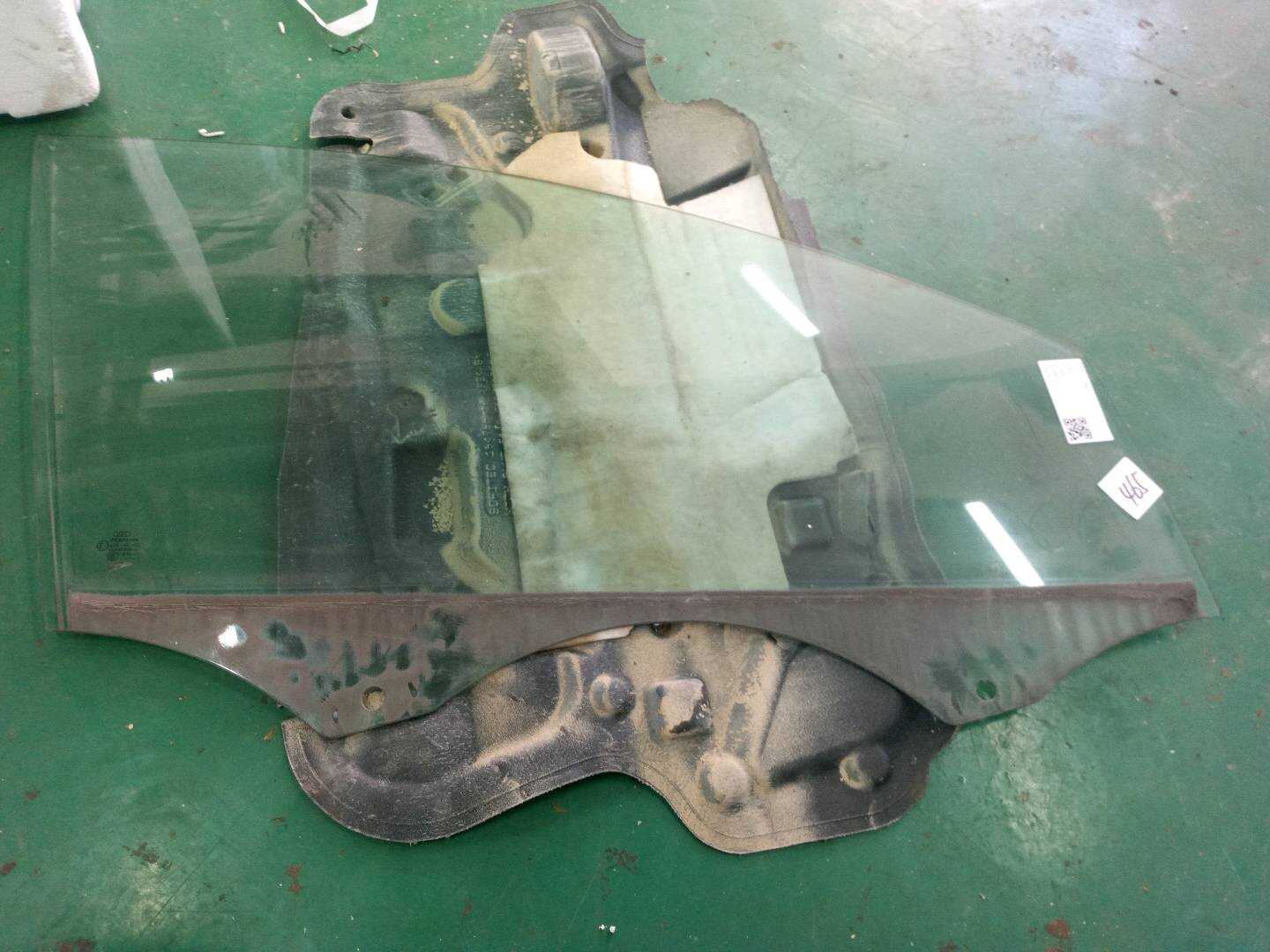 4L0845202 前门玻璃(右)