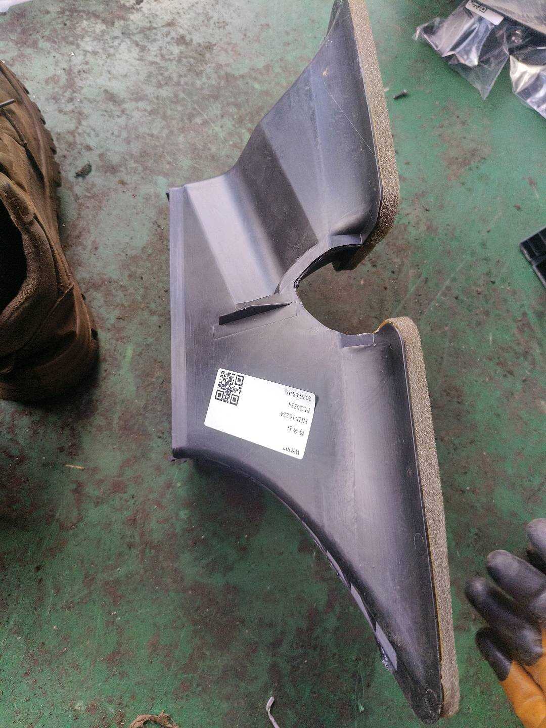 L8U1858431 中间件，用于空气分配器外壳D >> - 24.08.2015