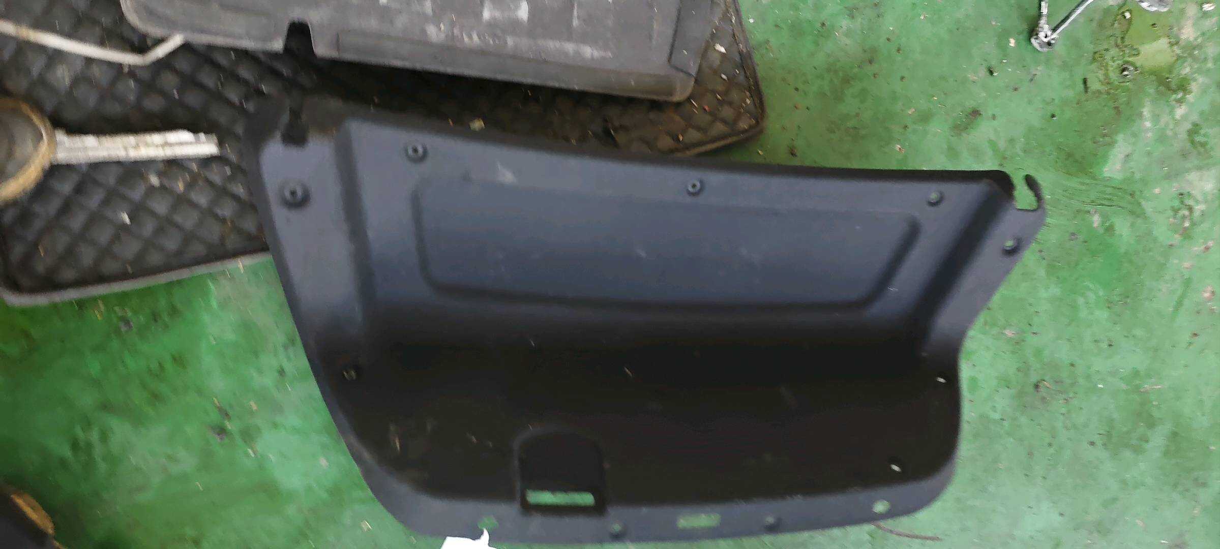 817524Q000RY 尾盖内饰板
