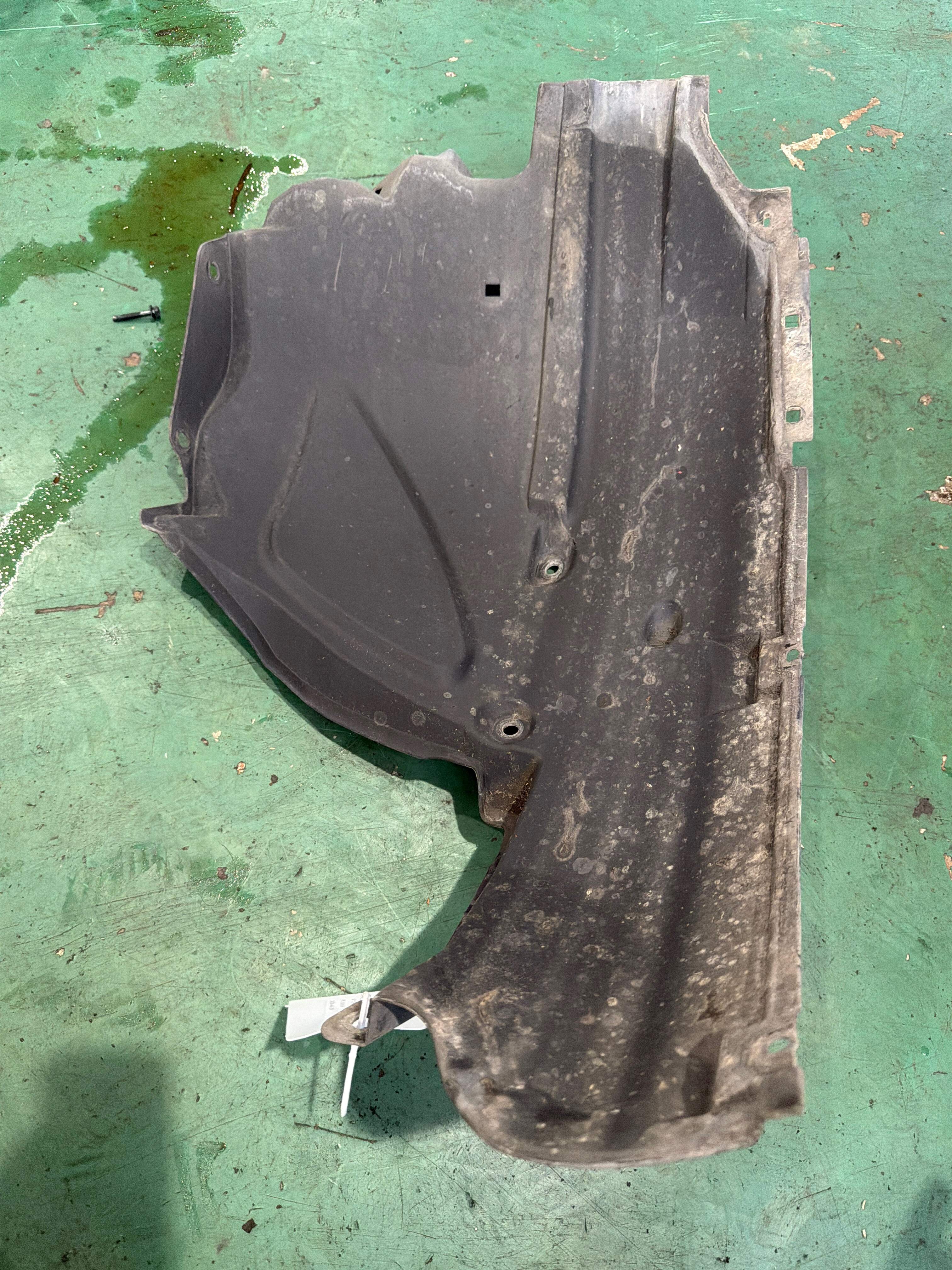 638421CA0A 前叶子板内衬(右后)