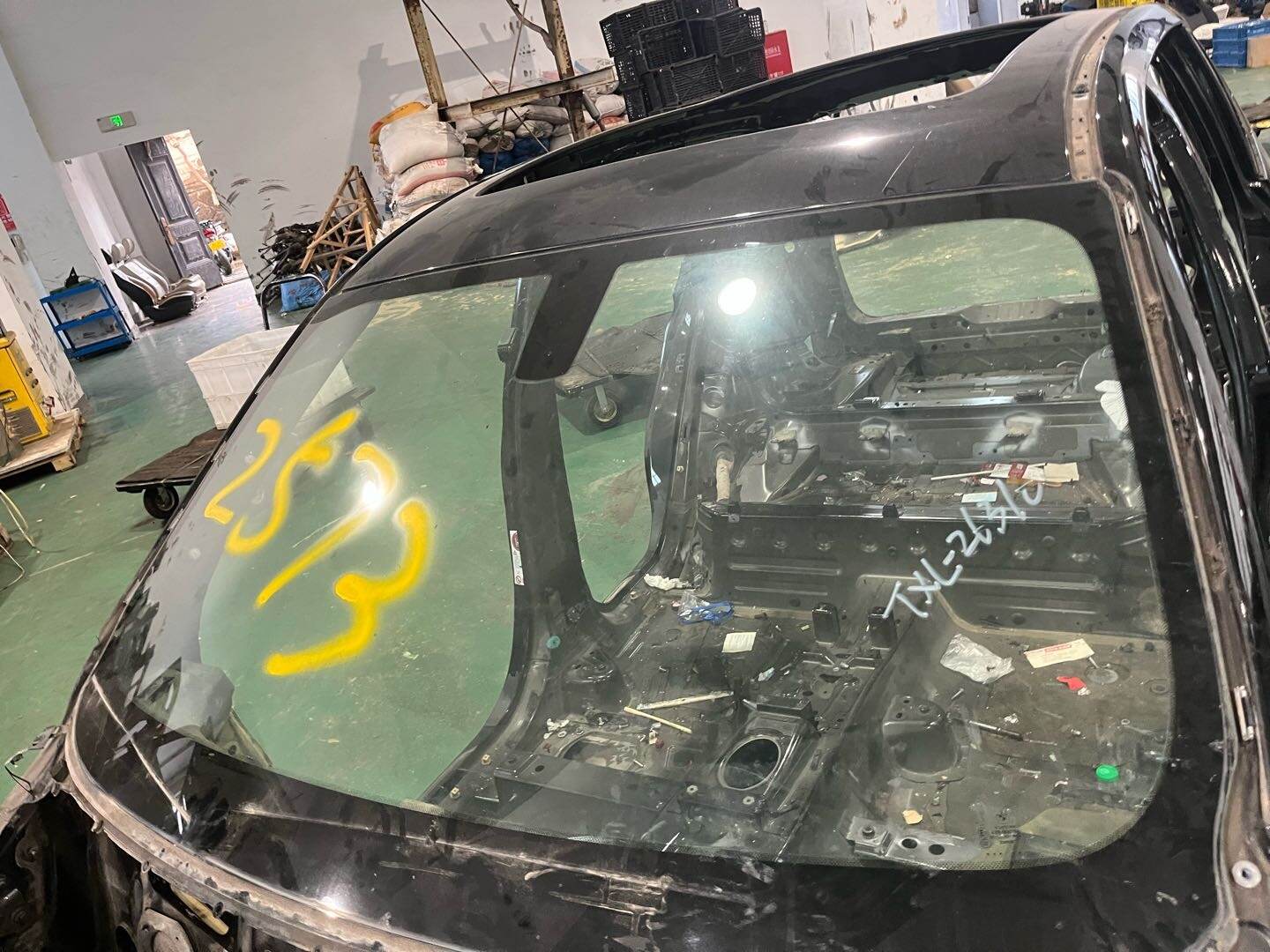 51317283828 Front Windshield Glass