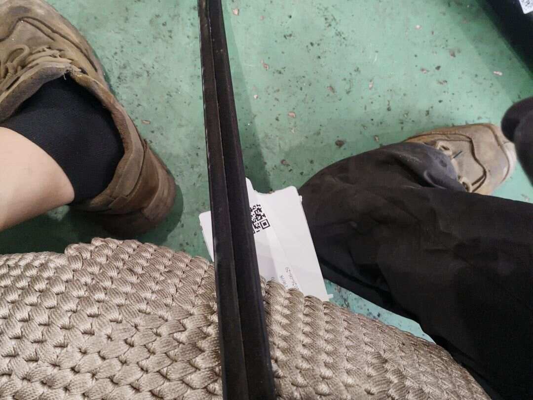 T4N3119 Rear Door Window Molding (Right Outer)