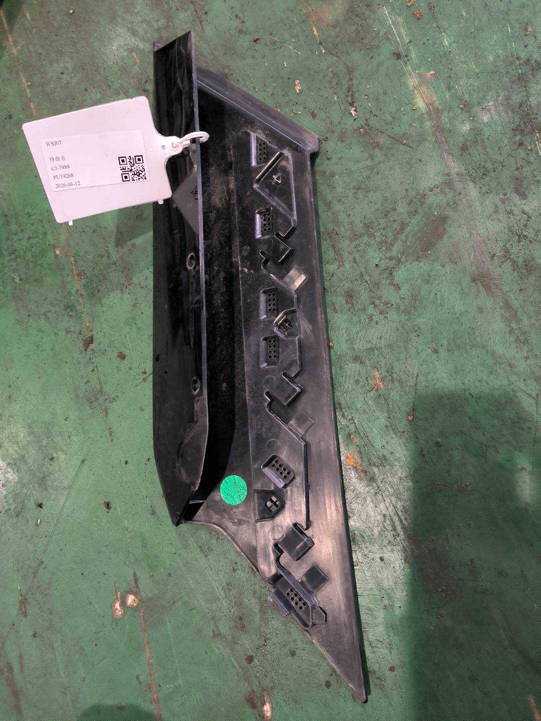 P0008906 Rear Right Quarter Glass Trim Panel