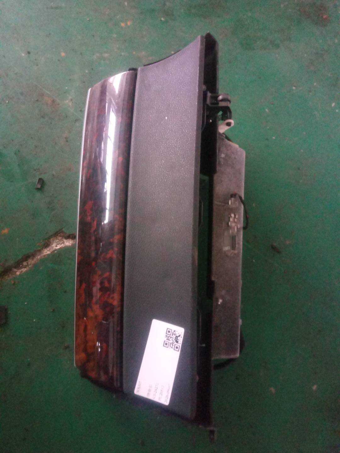 51169211033 仪表台杂物箱盖