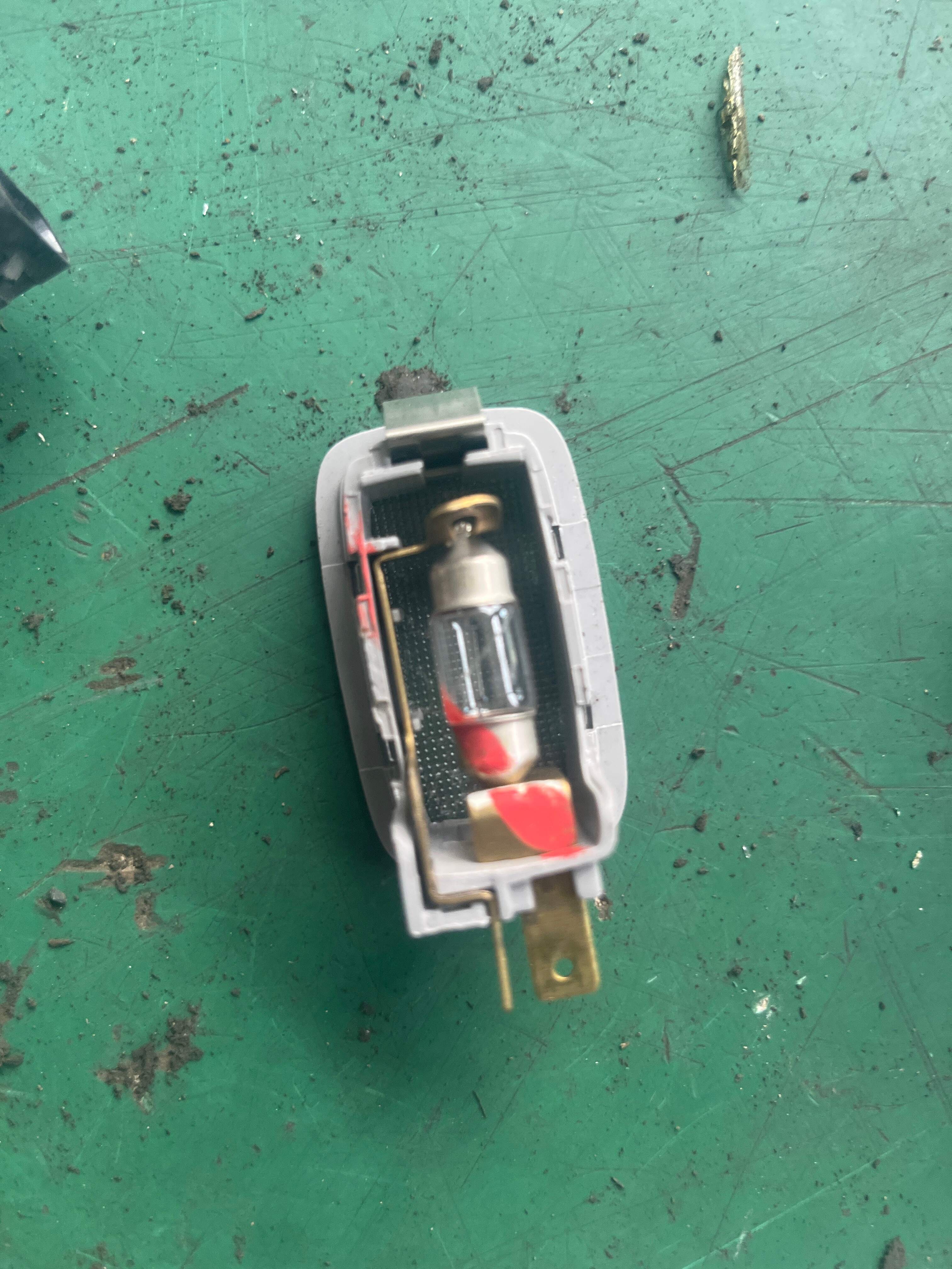 928903M000TX 车顶化妆灯