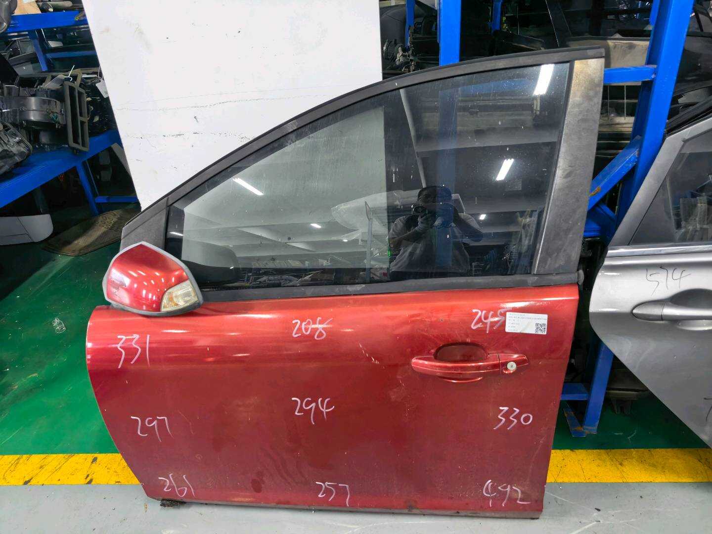 P8M59A20125AB 前门壳（左）