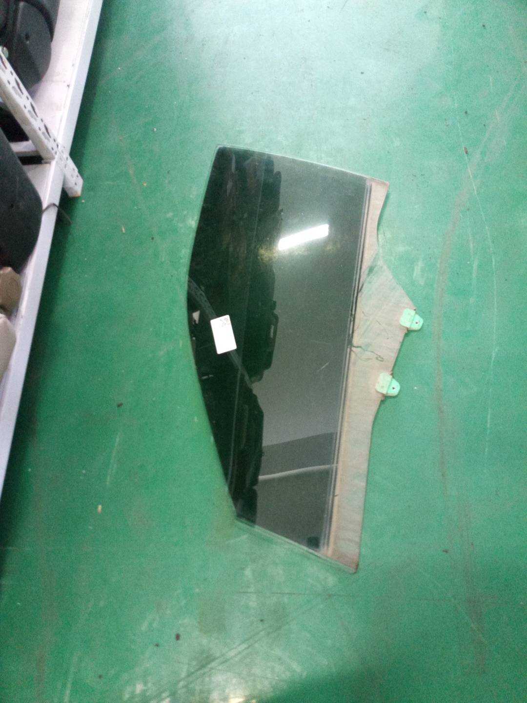 10453330 Front Door Glass, Left