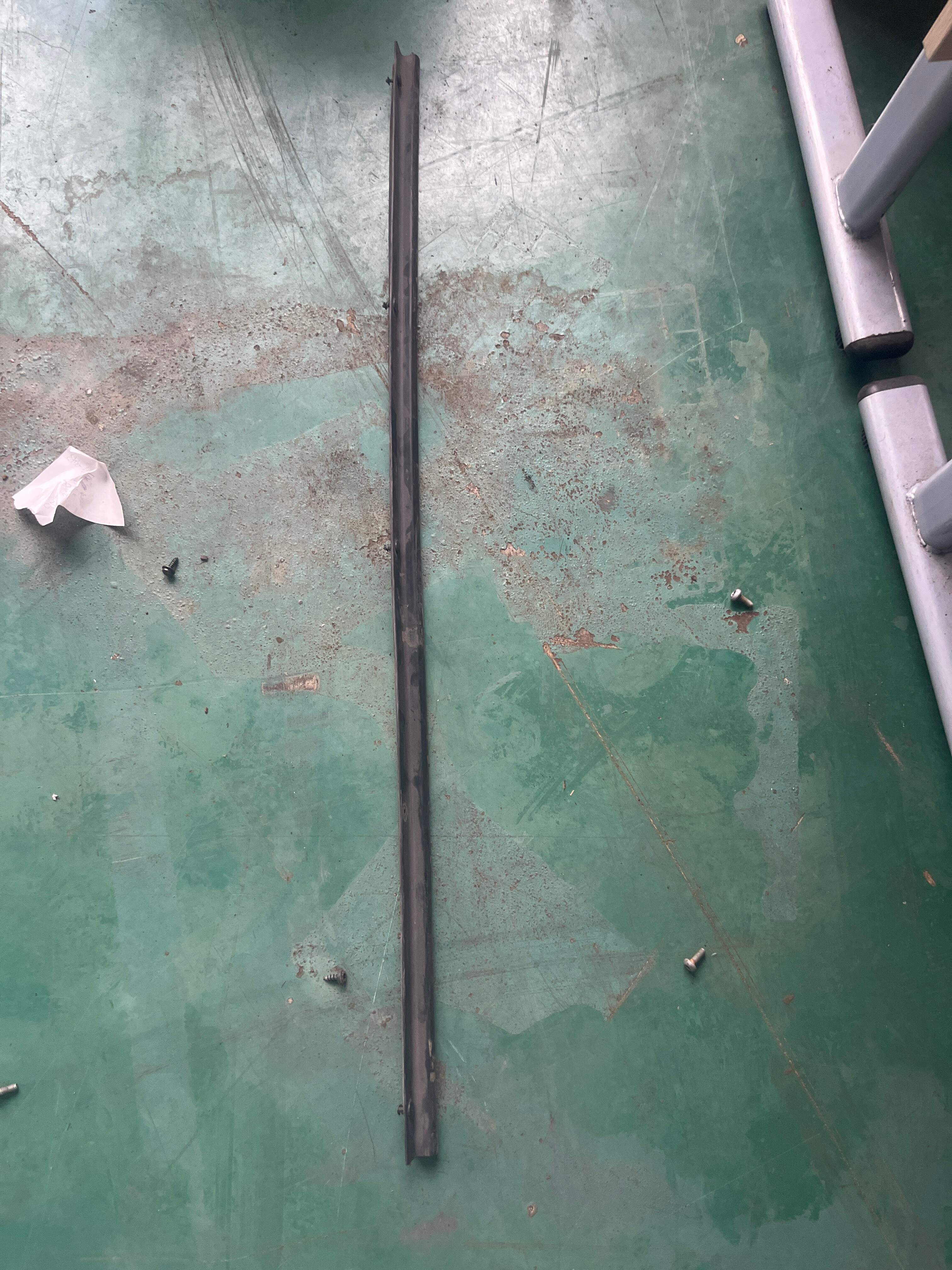 6047002600 前车门内饰板下密封条