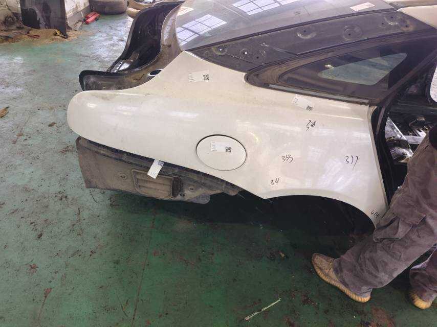 C2D33142 Rear Fender, Right