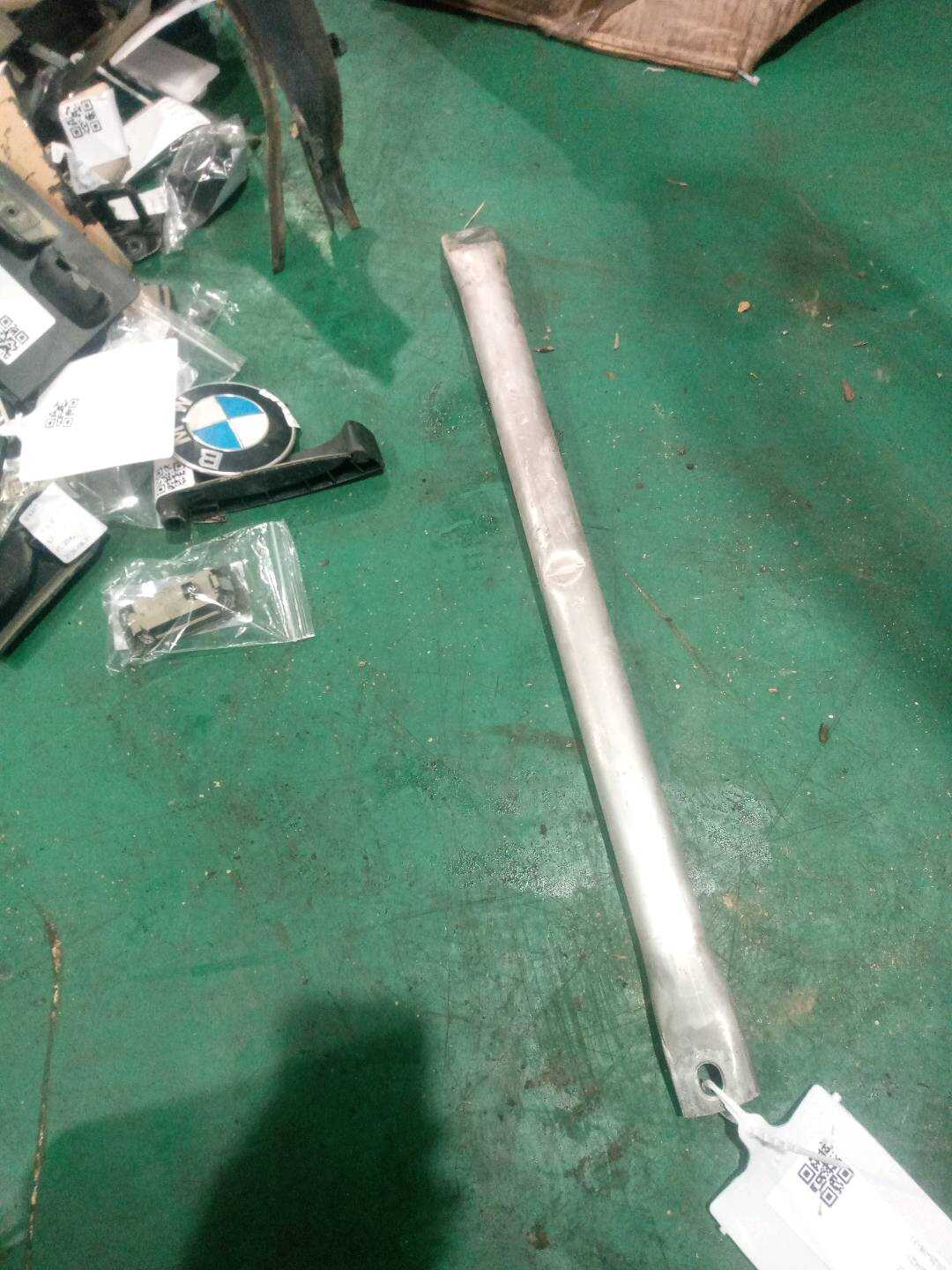 51617184940 发动机仓对角撑杆(右后)