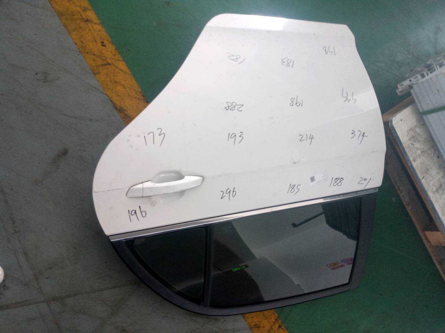 1166063900 后门壳(左)