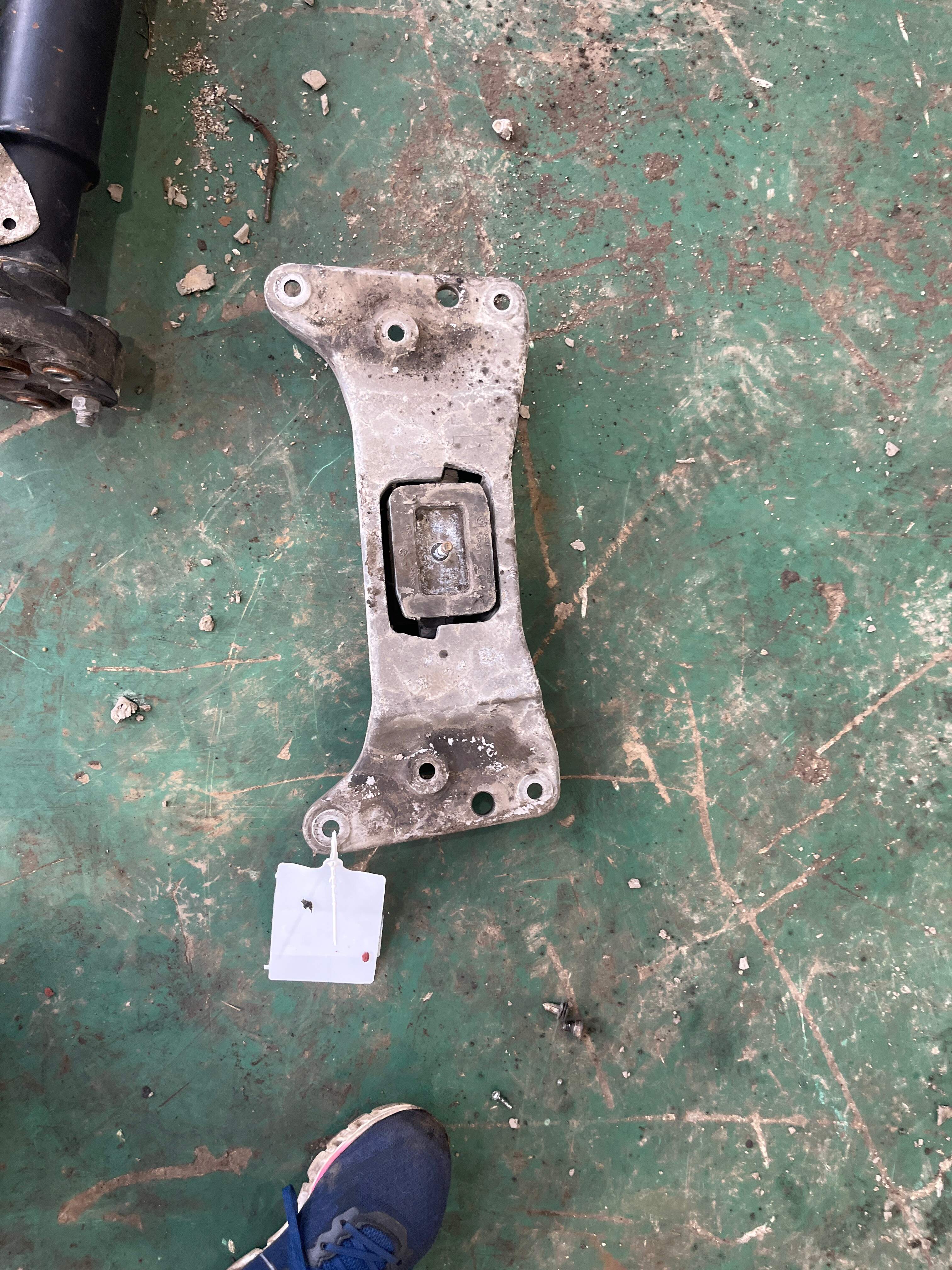 22326777613 Transmission Crossmember