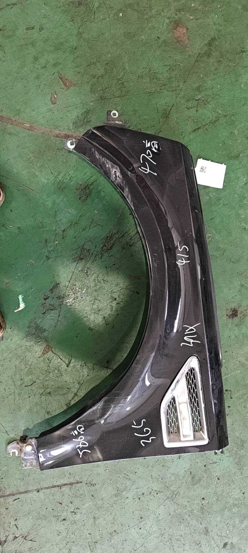 LR005868 Front Fender, Left