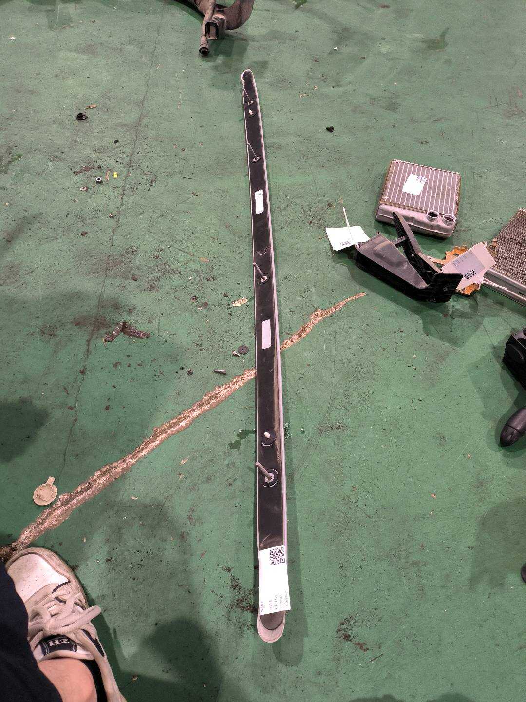 51139800926 车顶行李架（右）